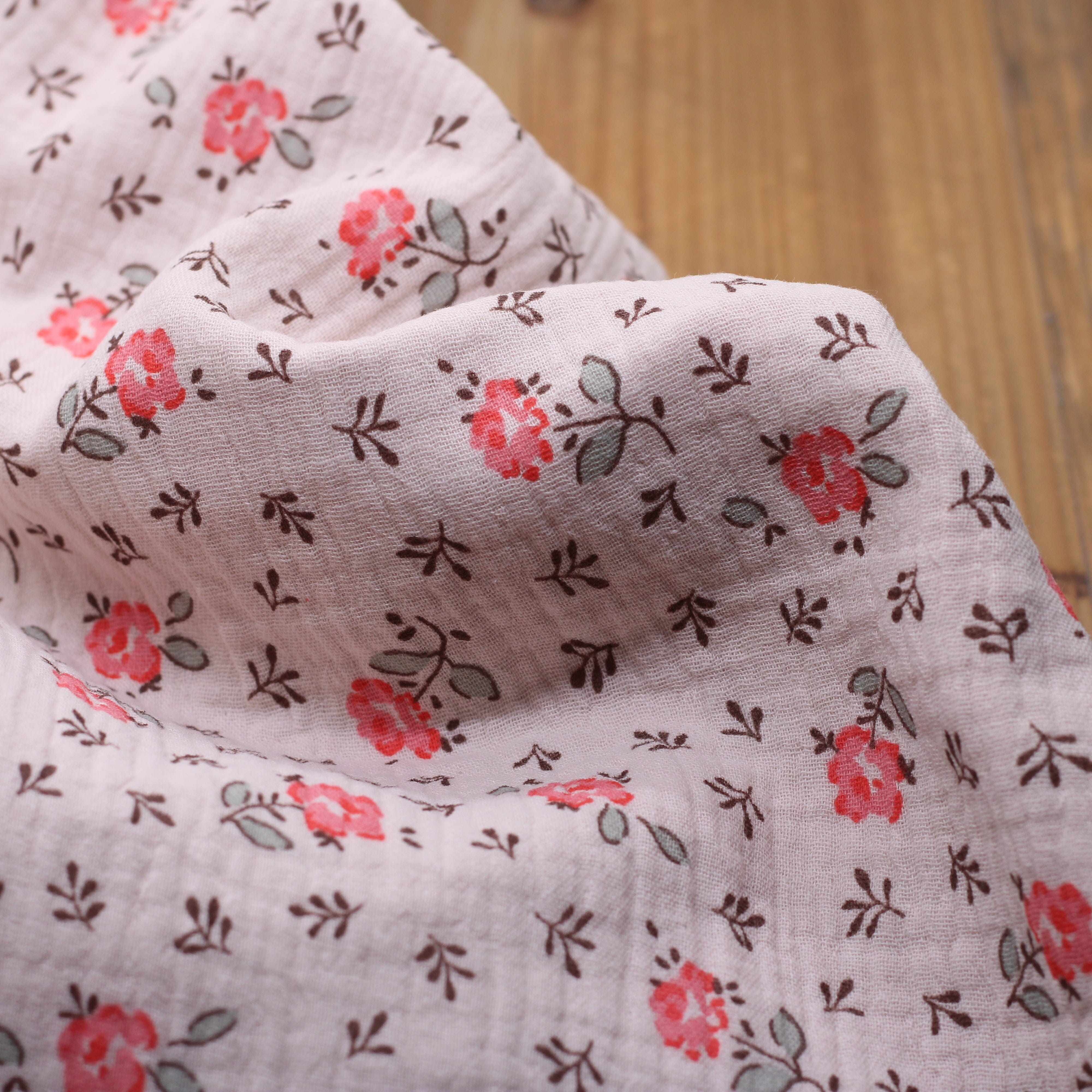 Tissu double Gaze de coton fleuri - OLYMPE - Ecru poudré (Vendu x10cm) Tissus DOMOTEX | Gaspard et Léonie Tissus en ligne et Mercerie à Toulouse