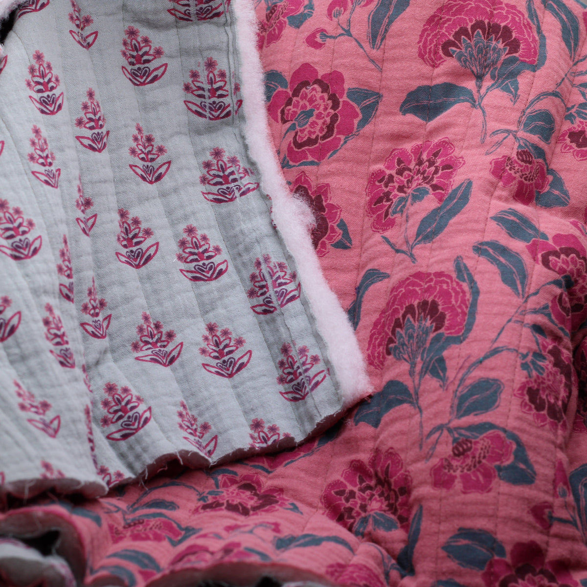 Tissu Double gaze de coton Matelassé FLEURI - Lie de vin/Céladon (Vendu x10cm) Tissus Sélection Gaspard & Léonie | Gaspard et Léonie Tissus en ligne et Mercerie à Toulouse