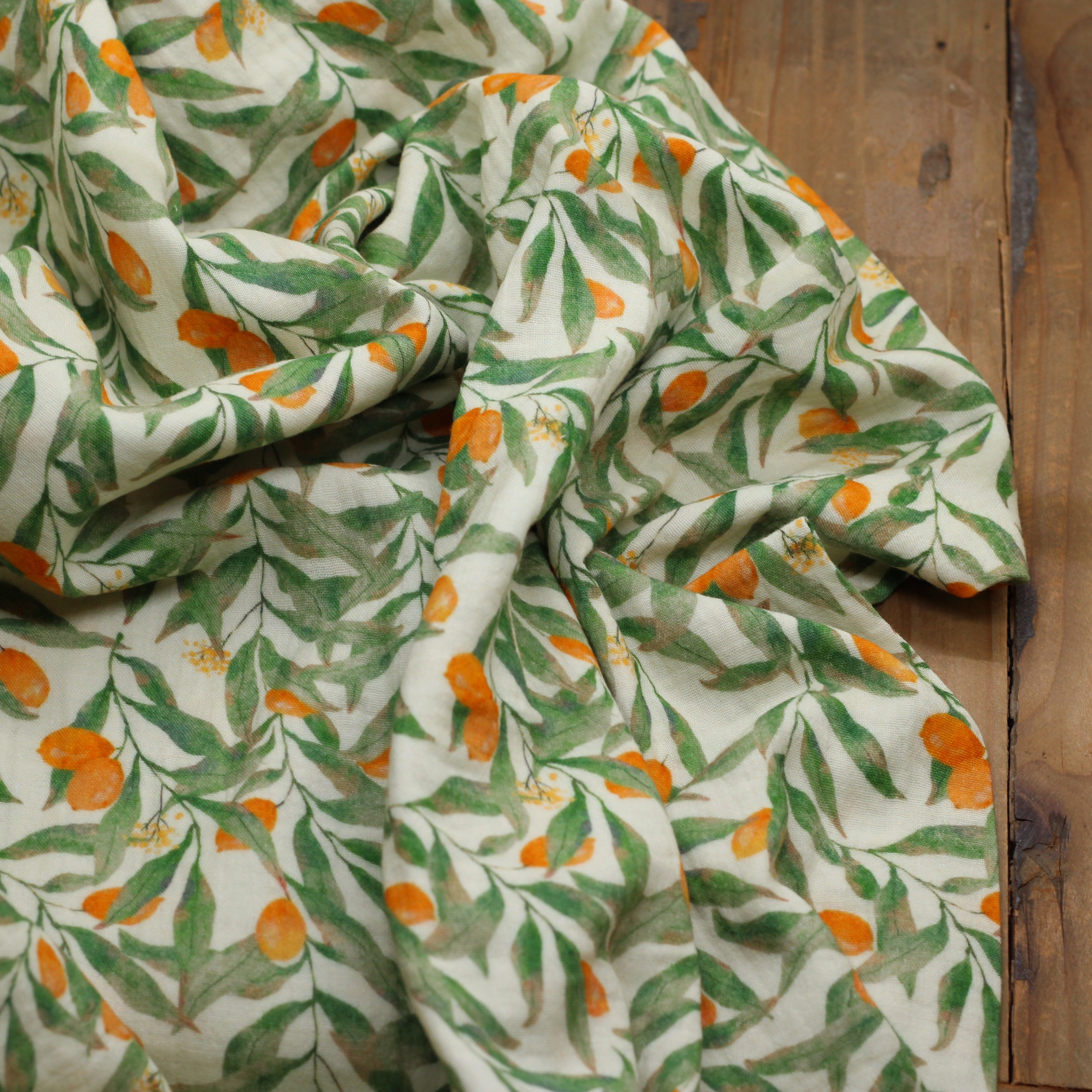 Tissu double Gaze de coton - ORANGE FLOWERS - Ecru POPPY DESIGNED (Vendu x10cm) Tissus POPPY Designed For You | Gaspard et Léonie Tissus en ligne et Mercerie à Toulouse