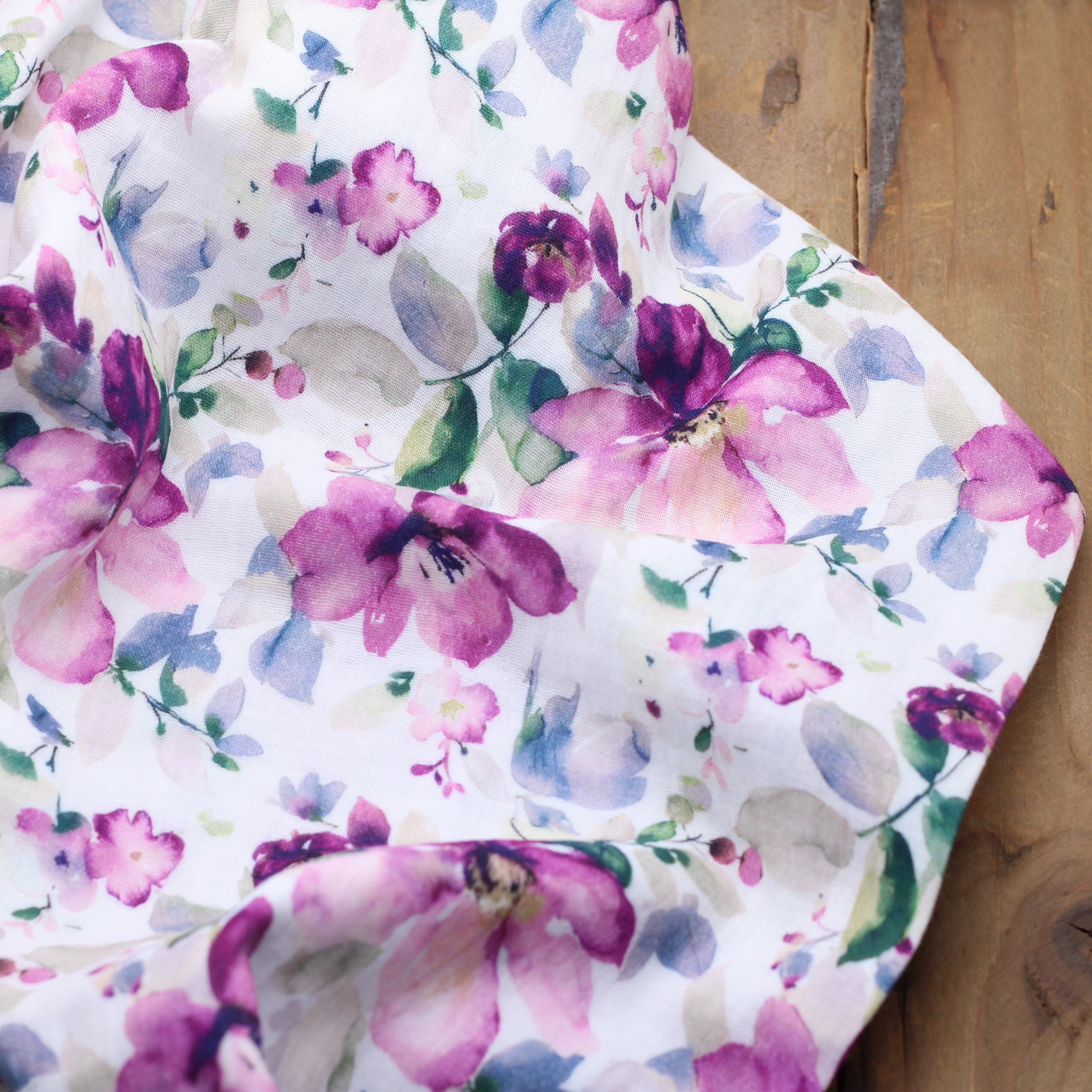 Tissu double Gaze de coton - PURPLE FLOWERS - Blanc POPPY DESIGNED (Vendu x10cm) Tissus POPPY Designed For You | Gaspard et Léonie Tissus en ligne et Mercerie à Toulouse