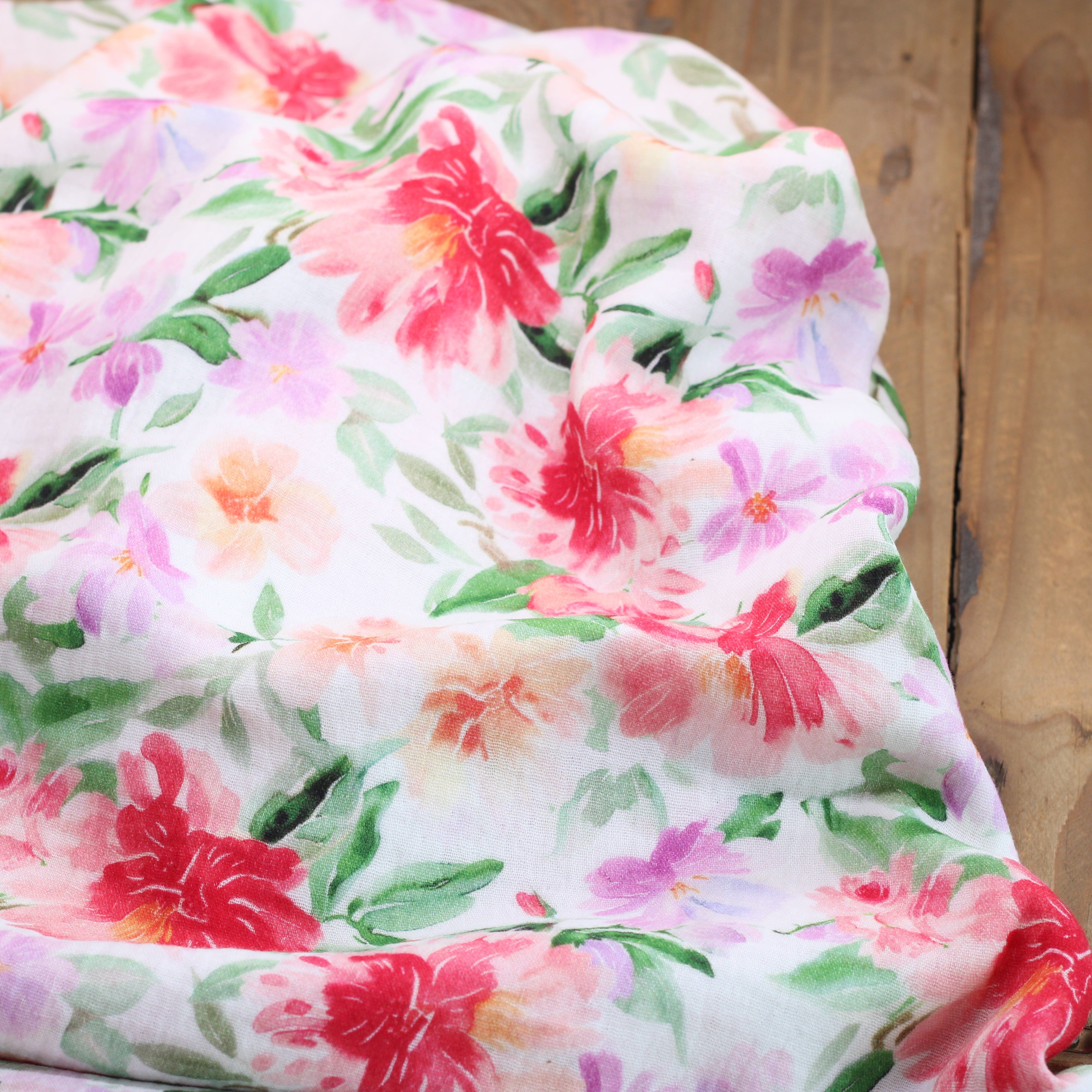 Tissu double Gaze de coton - RED FLOWERS - Blanc POPPY DESIGNED (Vendu x10cm) Tissus POPPY Designed For You | Gaspard et Léonie Tissus en ligne et Mercerie à Toulouse