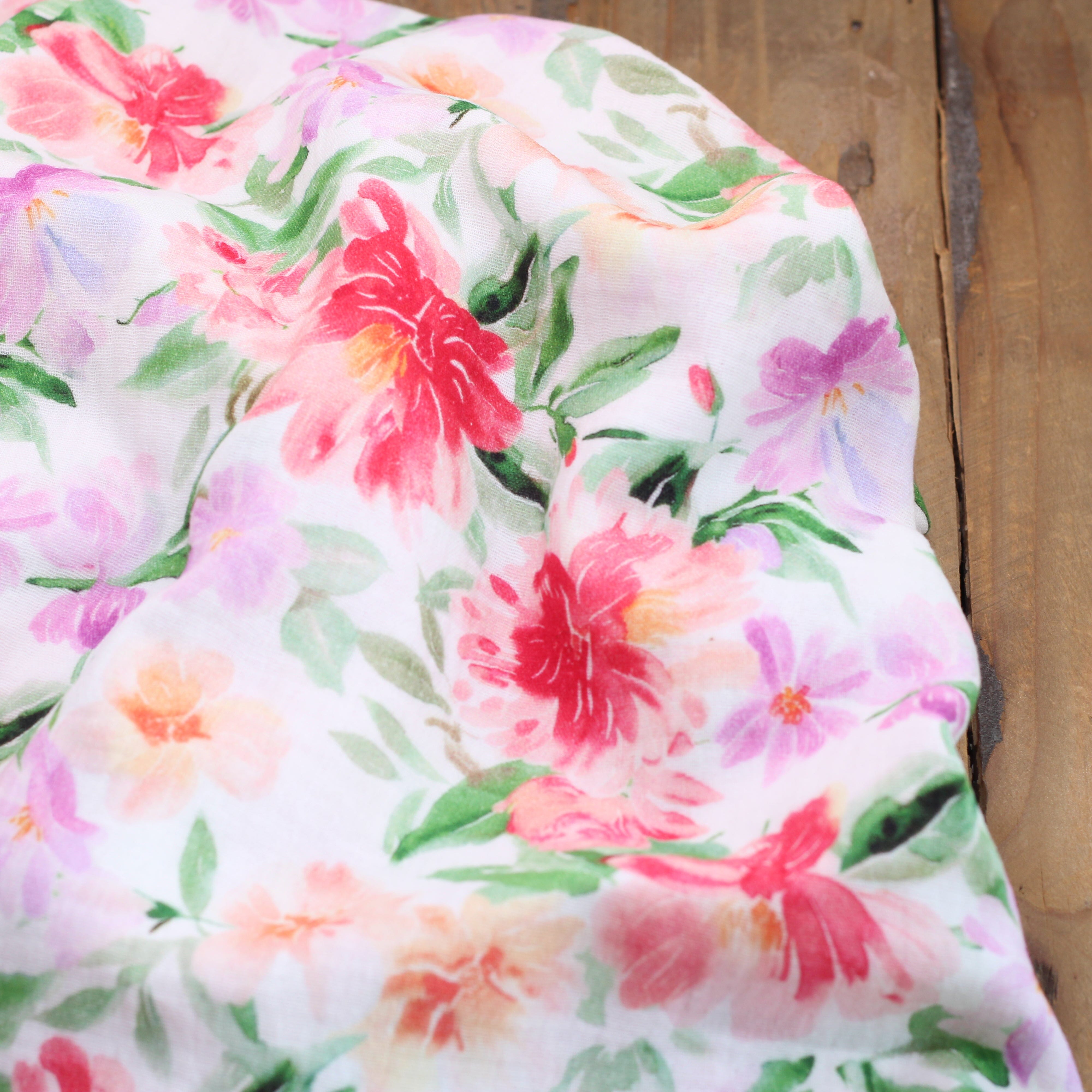 Tissu double Gaze de coton - RED FLOWERS - Blanc POPPY DESIGNED (Vendu x10cm) Tissus POPPY Designed For You | Gaspard et Léonie Tissus en ligne et Mercerie à Toulouse