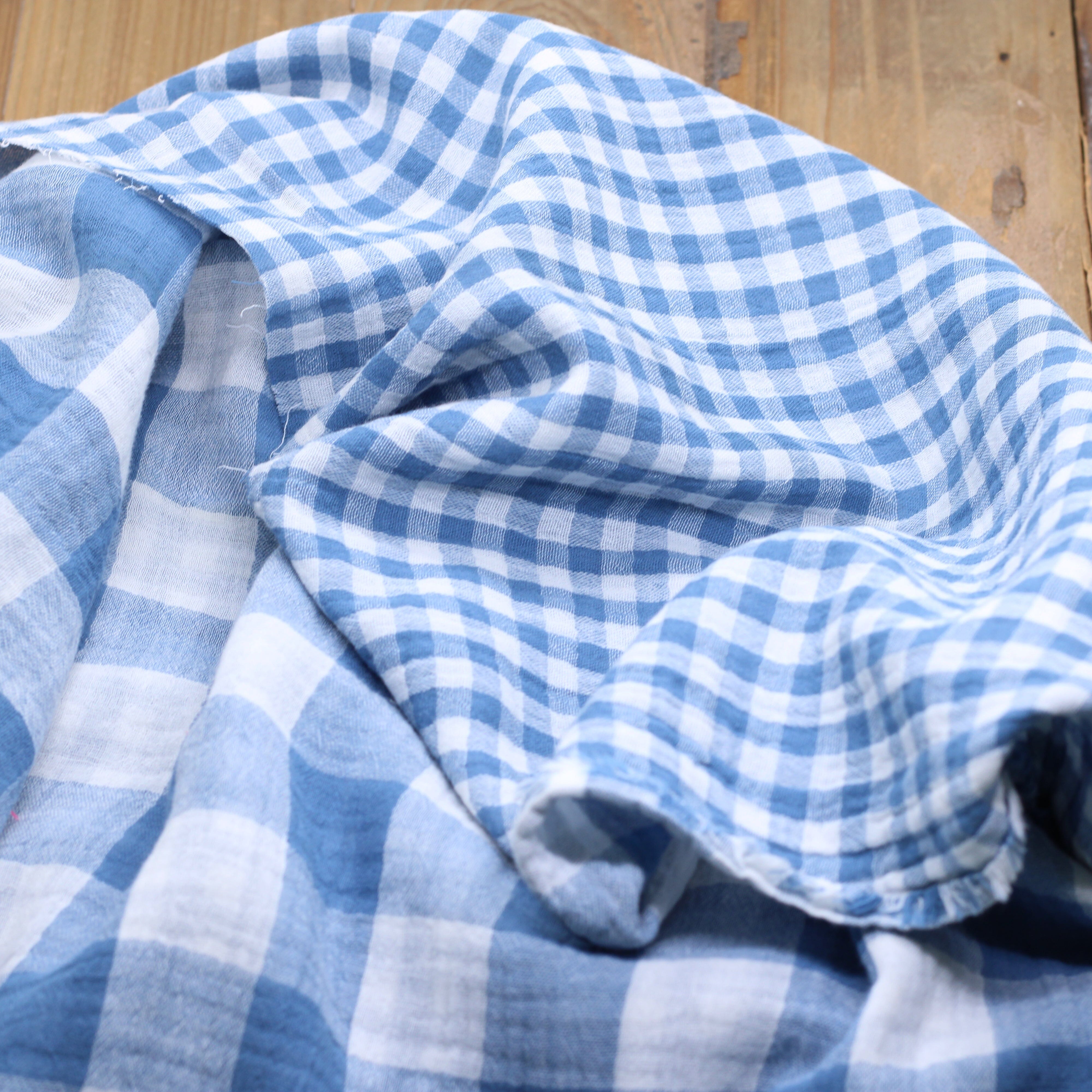 Tissu double Gaze de coton Réversible - Carreaux Vichy - Bleu Glacier (Vendu x10cm) Tissus Sélection Gaspard & Léonie | Gaspard et Léonie Tissus en ligne et Mercerie à Toulouse