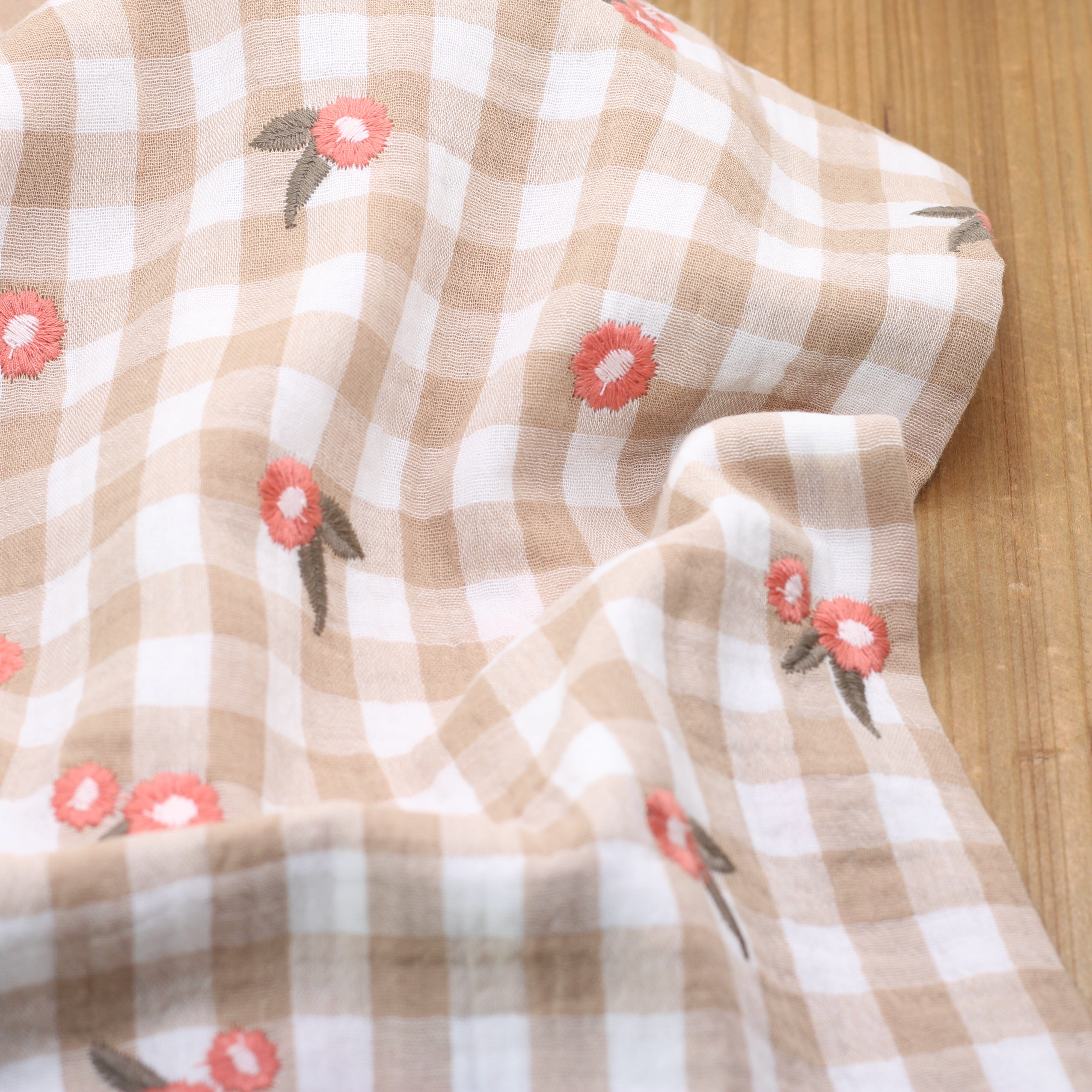 Tissu double Gaze de coton - VICHY BRODE - Beige POPPY DESIGNED (Vendu x10cm) Tissus POPPY Designed For You | Gaspard et Léonie Tissus en ligne et Mercerie à Toulouse