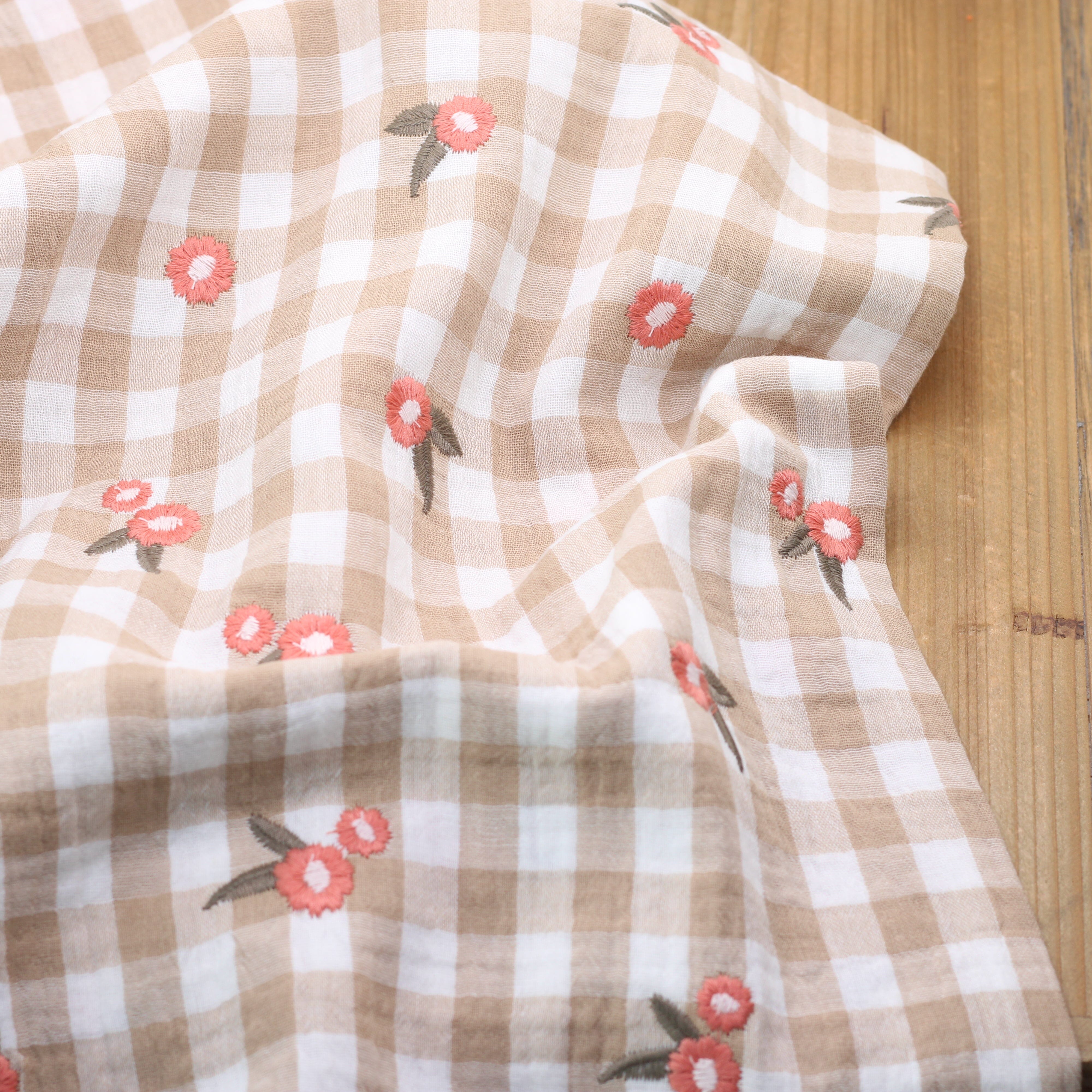 Tissu double Gaze de coton - VICHY BRODE - Beige POPPY DESIGNED (Vendu x10cm) Tissus POPPY Designed For You | Gaspard et Léonie Tissus en ligne et Mercerie à Toulouse