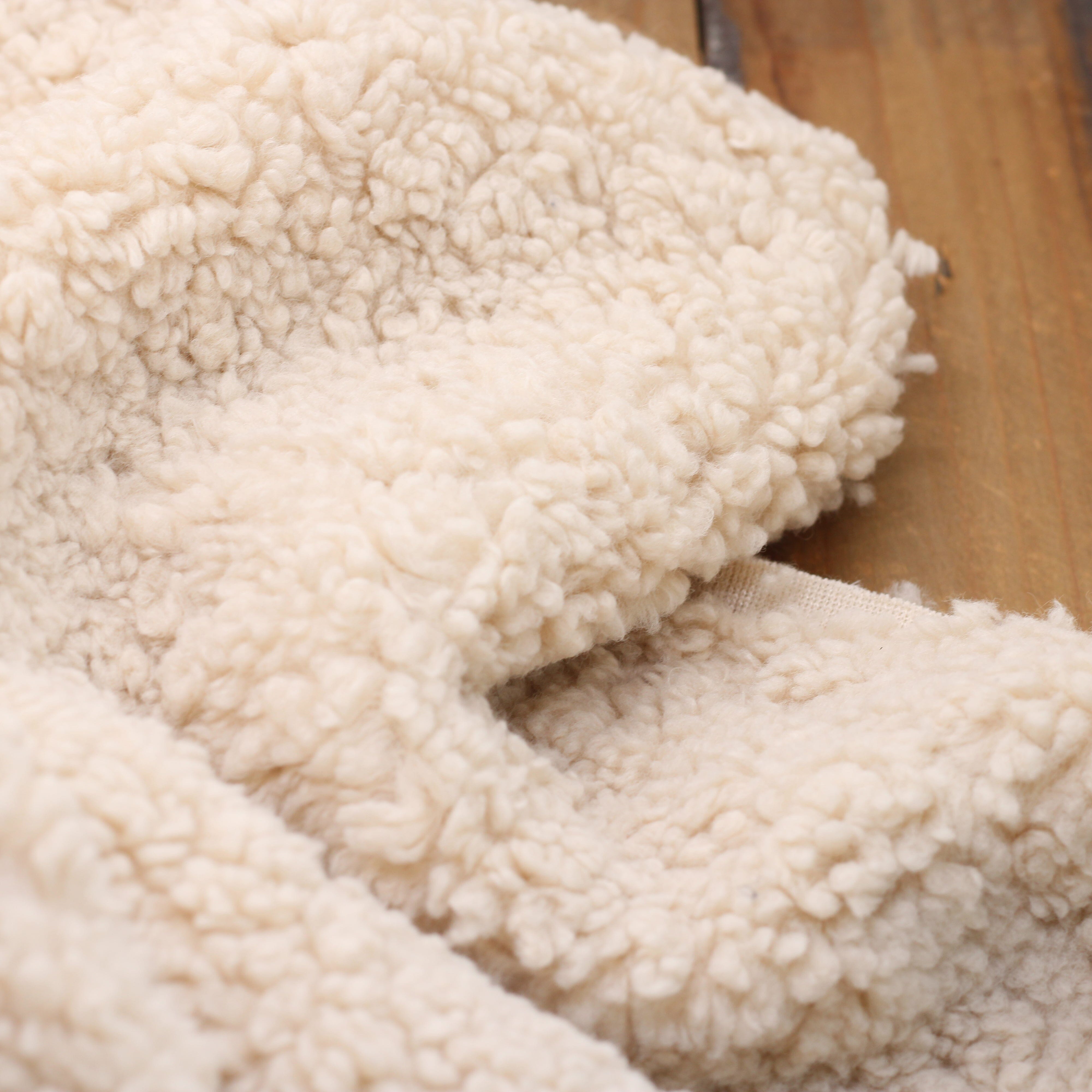 Tissu fausse fourrure bouclette mouton - Ecru (Vendu x10cm) Tissus Sélection Gaspard & Léonie | Gaspard et Léonie Tissus en ligne et Mercerie à Toulouse