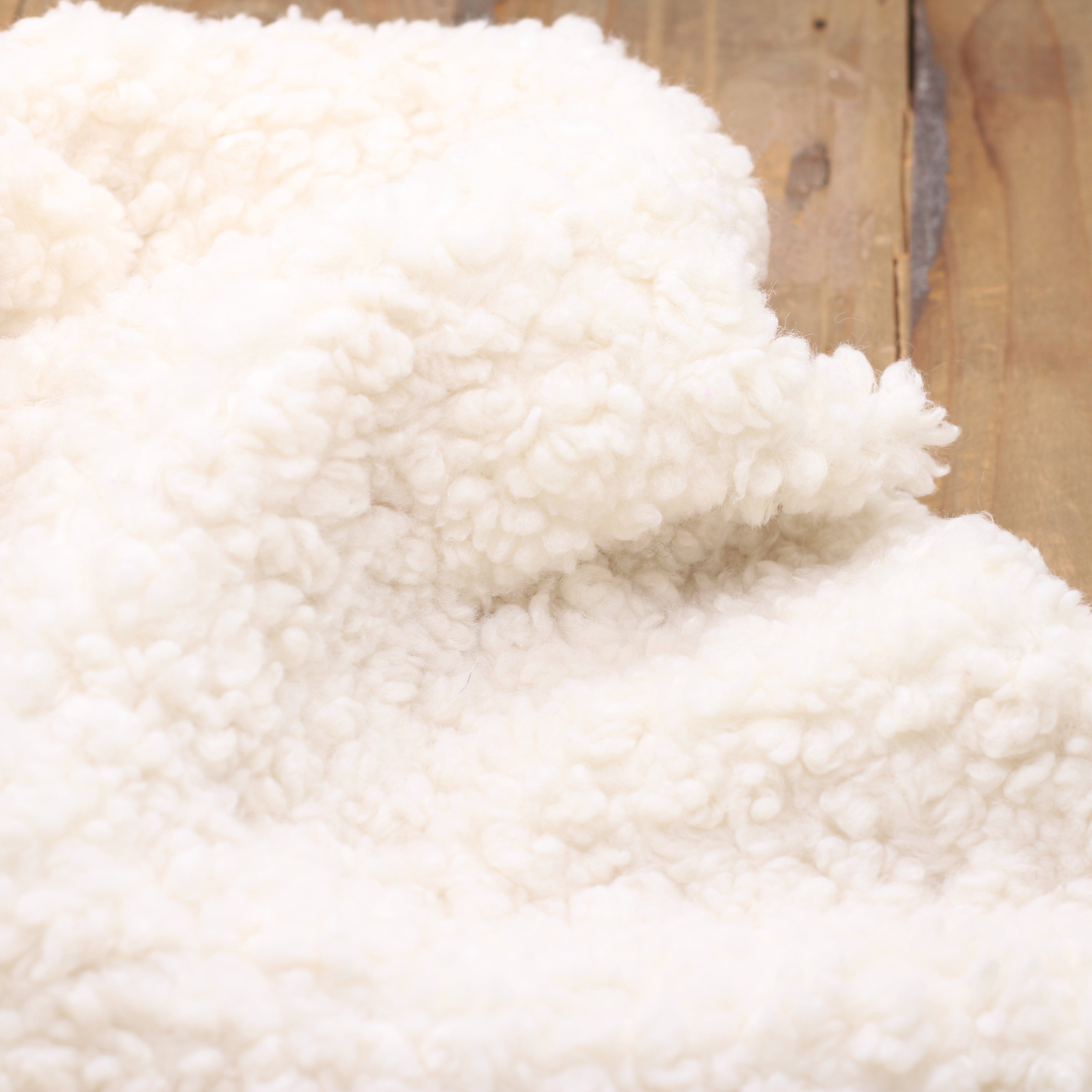 Tissu fausse fourrure bouclette mouton Sherpa - Ecru (Vendu x10cm) Tissus Sélection Gaspard & Léonie | Gaspard et Léonie Tissus en ligne et Mercerie à Toulouse