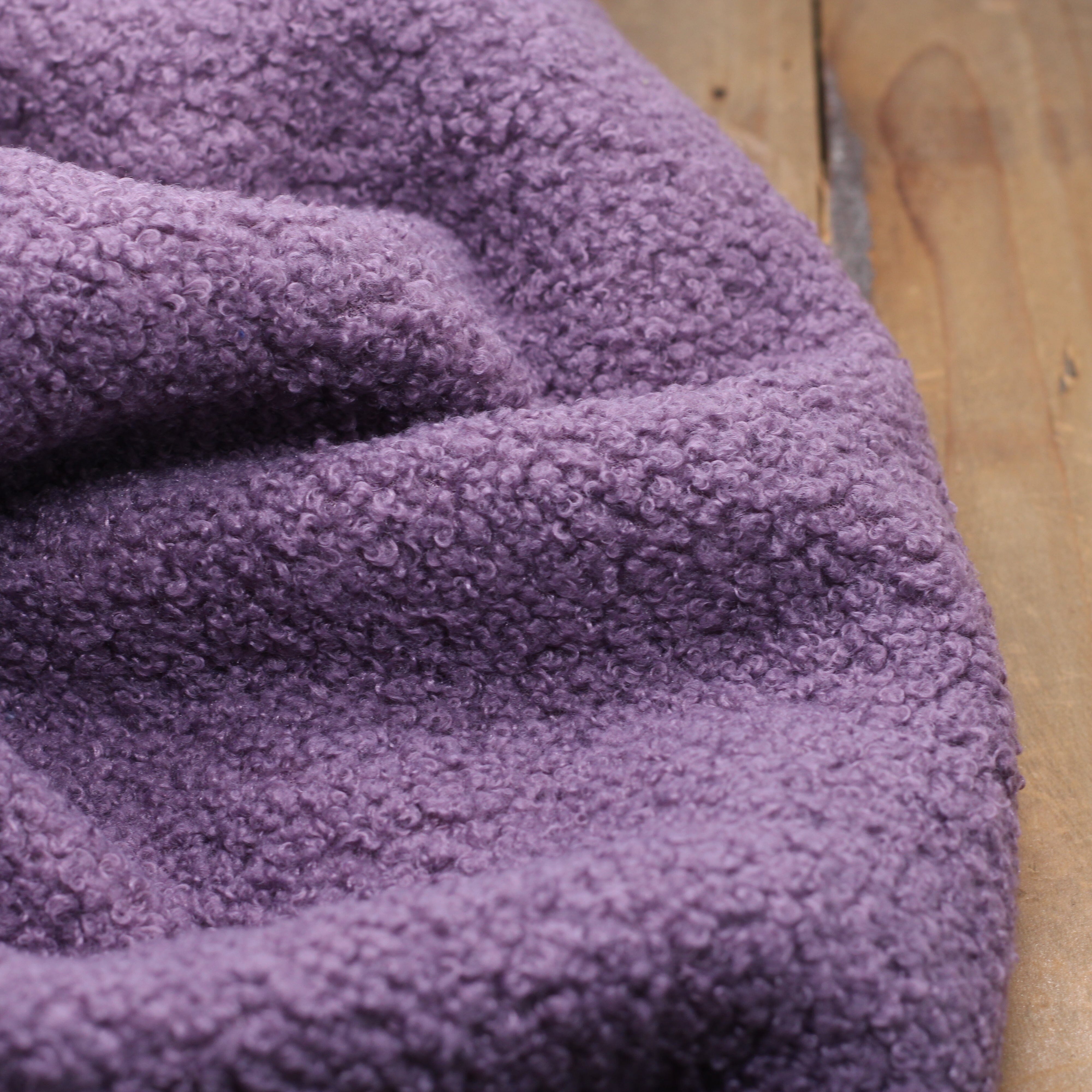 Tissu fausse fourrure bouclette Polaire - Mauve (Vendu x10cm) Tissus Sélection Gaspard & Léonie | Gaspard et Léonie Tissus en ligne et Mercerie à Toulouse