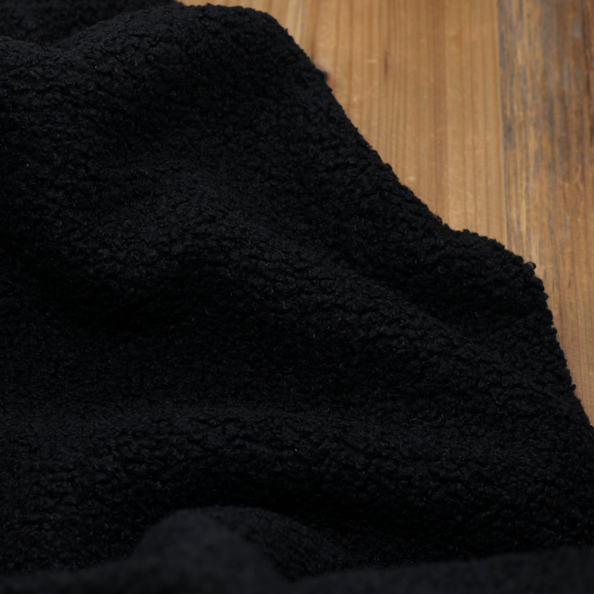 Tissu fausse fourrure bouclette Polaire - Noir (Vendu x10cm) Tissus Sélection Gaspard & Léonie | Gaspard et Léonie Tissus en ligne et Mercerie à Toulouse