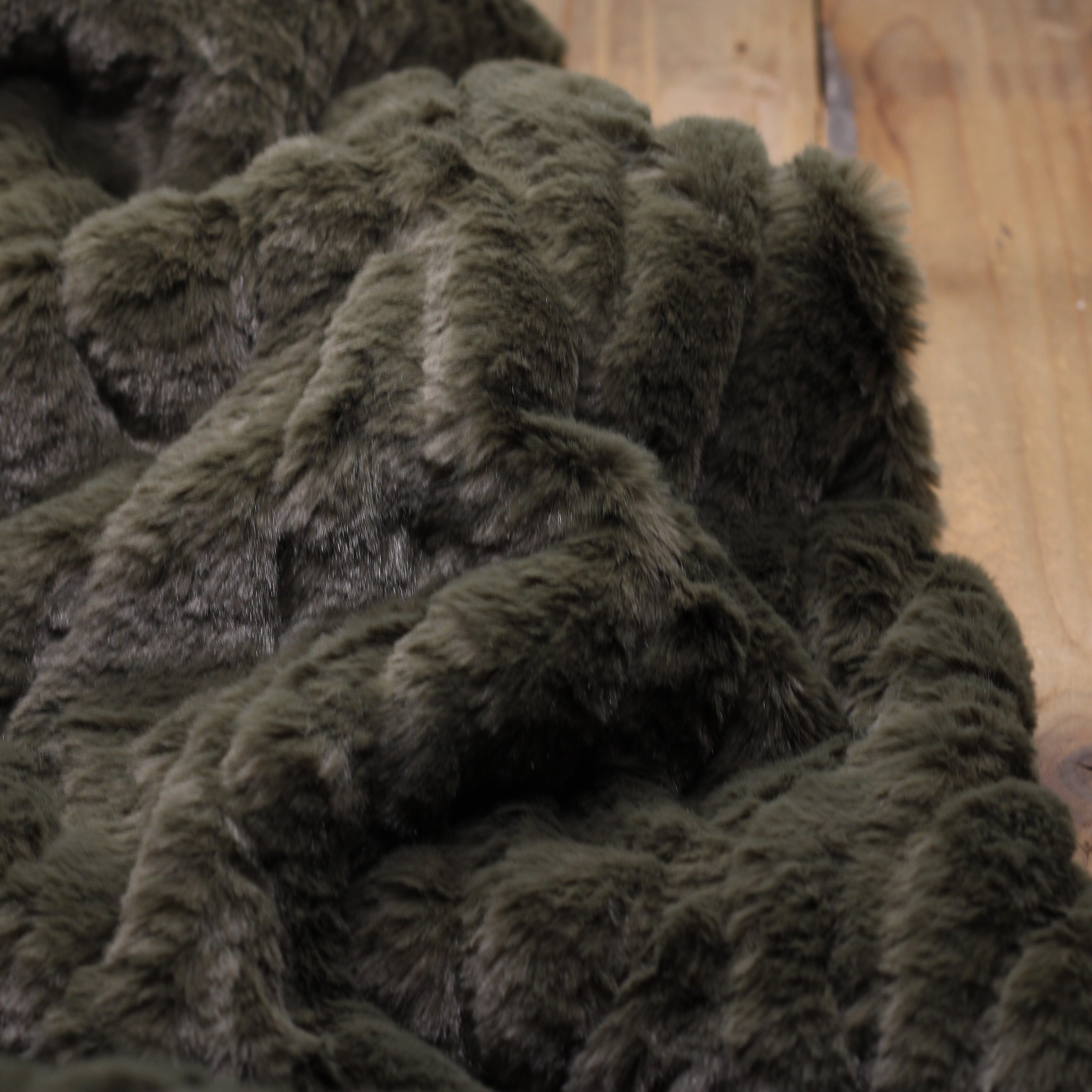 Tissu fausse fourrure - MALOU - Vert kaki (Vendu x10cm) Tissus Sélection Gaspard & Léonie | Gaspard et Léonie Tissus en ligne et Mercerie à Toulouse