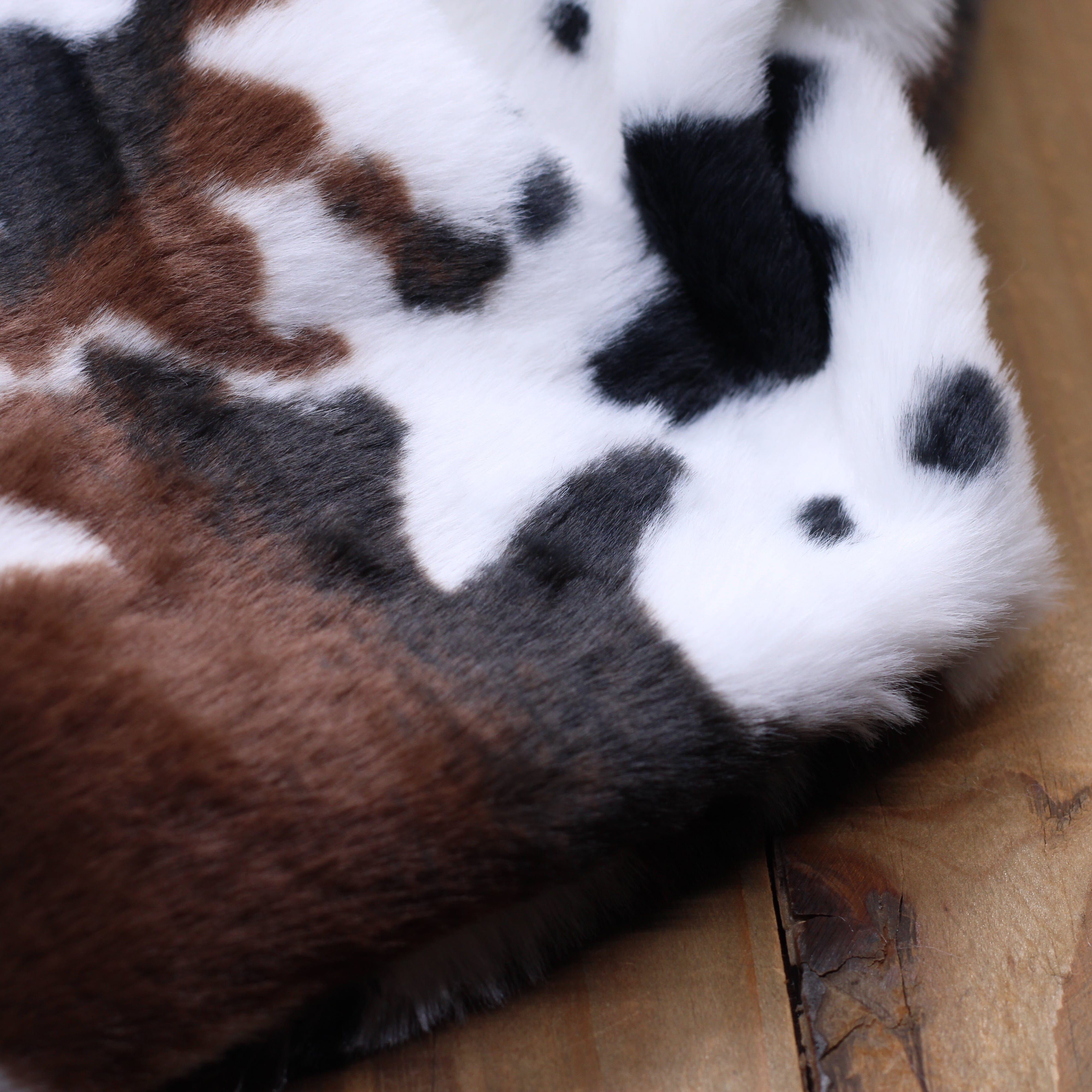 Tissu fausse fourrure VACHE - Blanc (Vendu x10cm) Tissus Sélection Gaspard & Léonie | Gaspard et Léonie Tissus en ligne et Mercerie à Toulouse