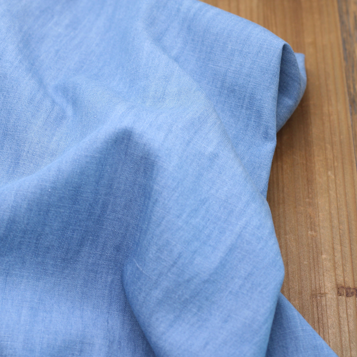 Tissu fine toile DENIM Slub - Bleu clair (Vendu x10cm) Tissus Sélection Gaspard & Léonie | Gaspard et Léonie Tissus en ligne et Mercerie à Toulouse
