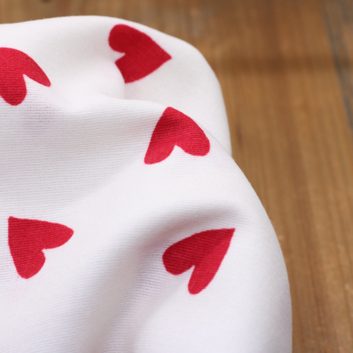 Tissu Flanelle de coton - COEURS - Blanc/Rouge (Vendu x10cm) Tissus Sélection Gaspard & Léonie | Gaspard et Léonie Tissus en ligne et Mercerie à Toulouse