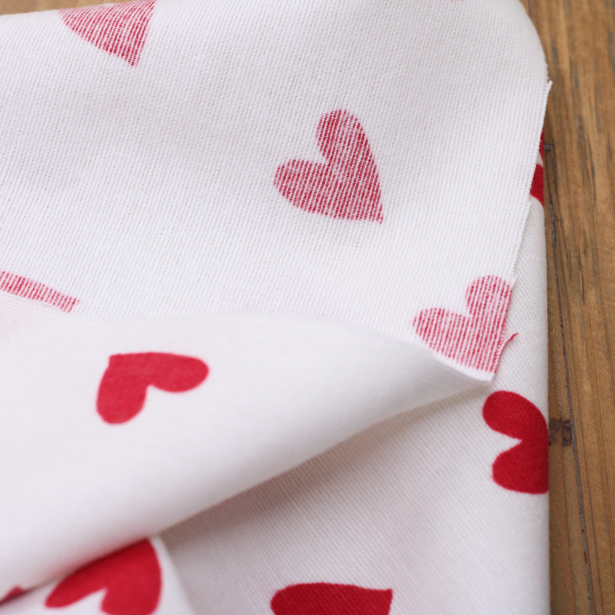 Tissu Flanelle de coton - COEURS - Blanc/Rouge (Vendu x10cm) Tissus Sélection Gaspard & Léonie | Gaspard et Léonie Tissus en ligne et Mercerie à Toulouse