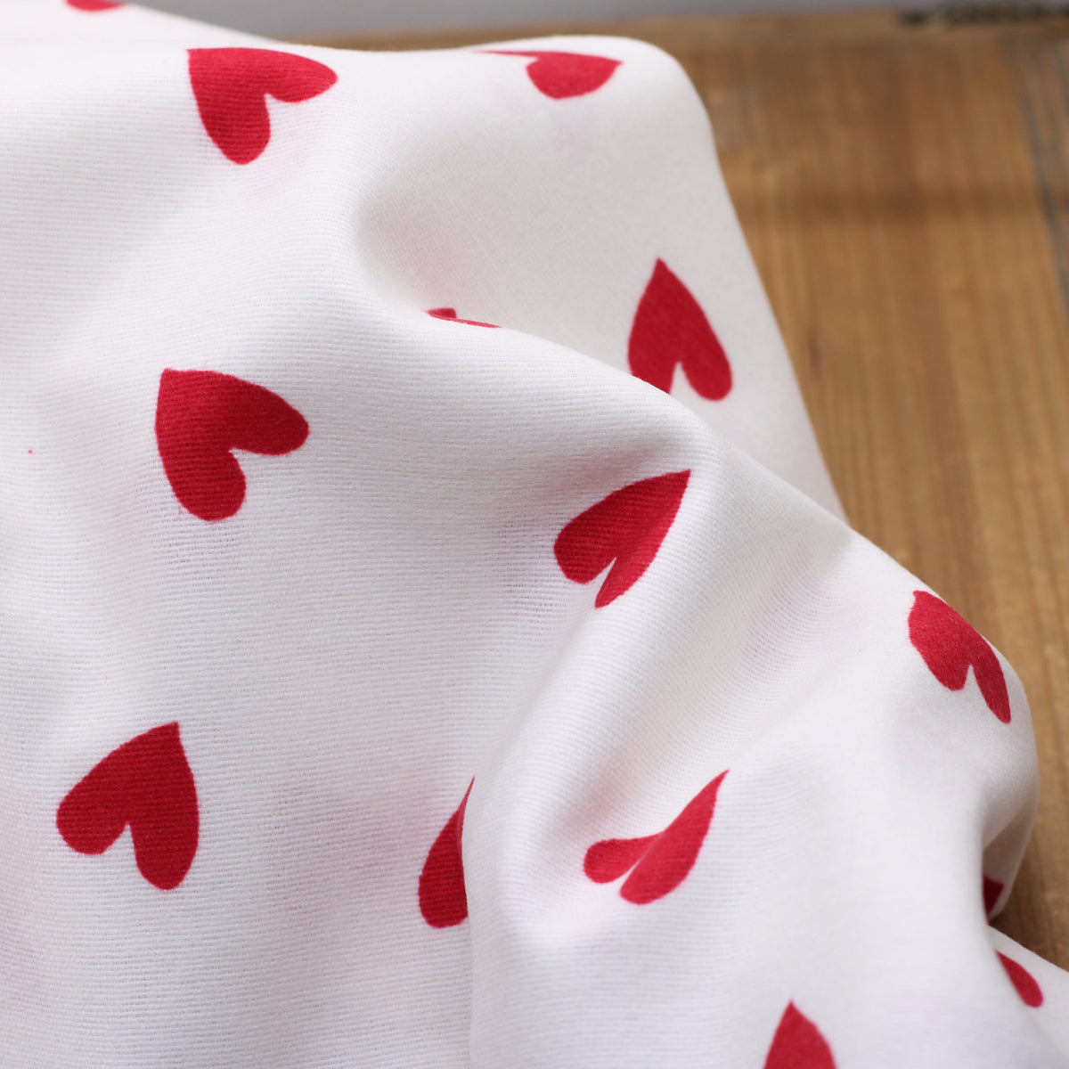 Tissu Flanelle de coton - COEURS - Blanc/Rouge (Vendu x10cm) Tissus Sélection Gaspard & Léonie | Gaspard et Léonie Tissus en ligne et Mercerie à Toulouse