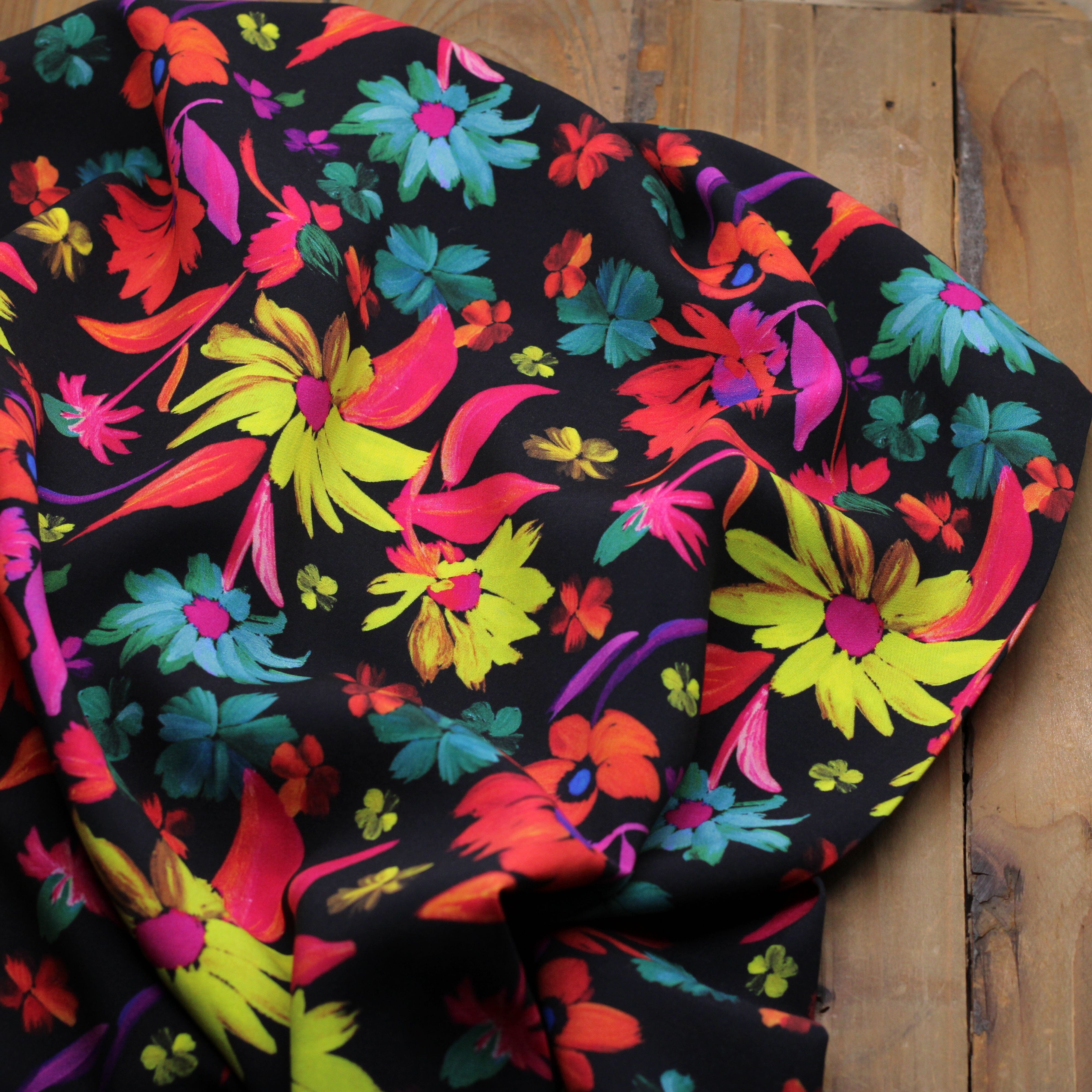 Tissu Fleuri Viscose Fleuri - CORA - Noir (vendu x10cm) Tissus Sélection Gaspard & Léonie | Gaspard et Léonie Tissus en ligne et Mercerie à Toulouse