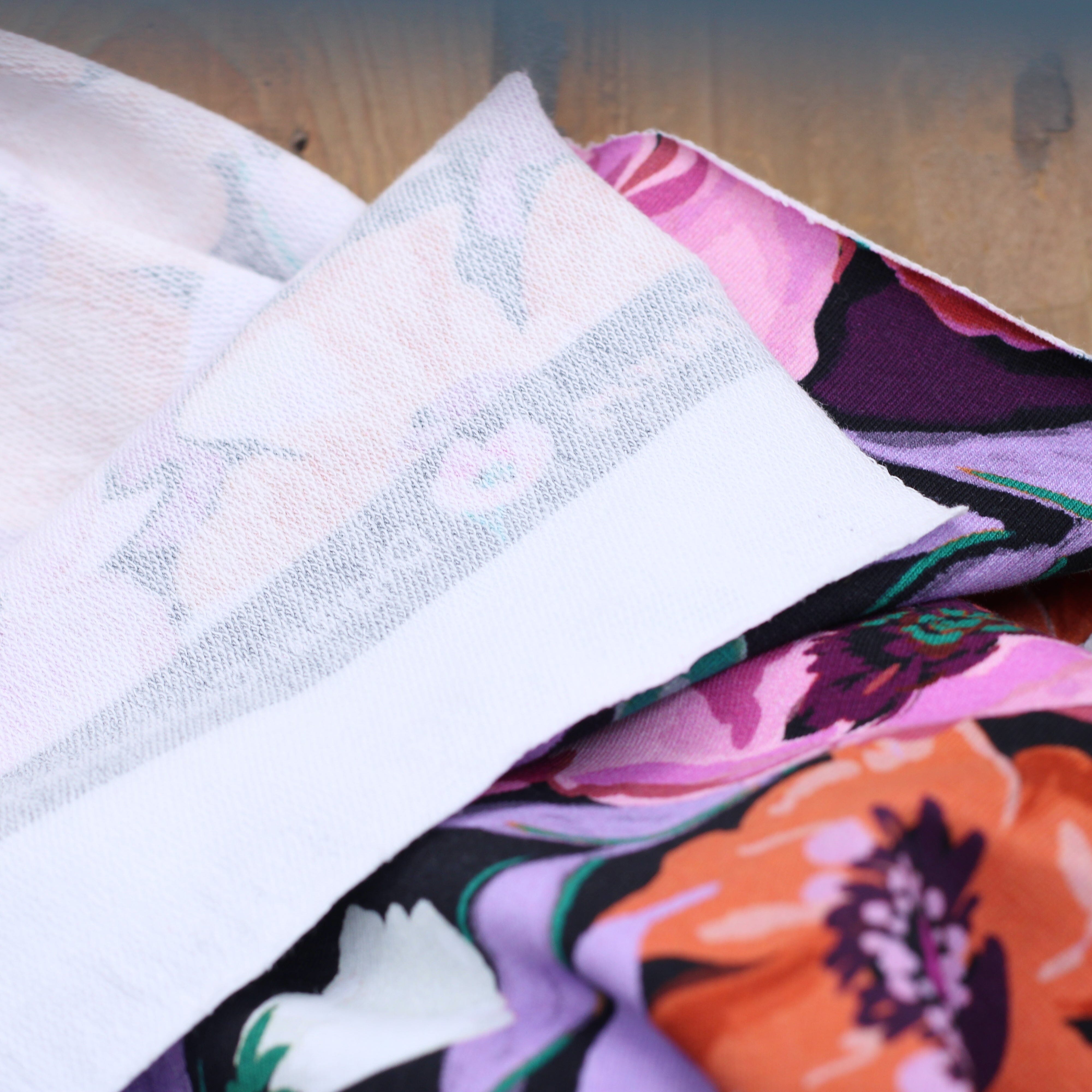 Tissu French Terry - BIG FLOWERS - Noir (Vendu x10cm) Tissus POPPY Designed For You | Gaspard et Léonie Tissus en ligne et Mercerie à Toulouse