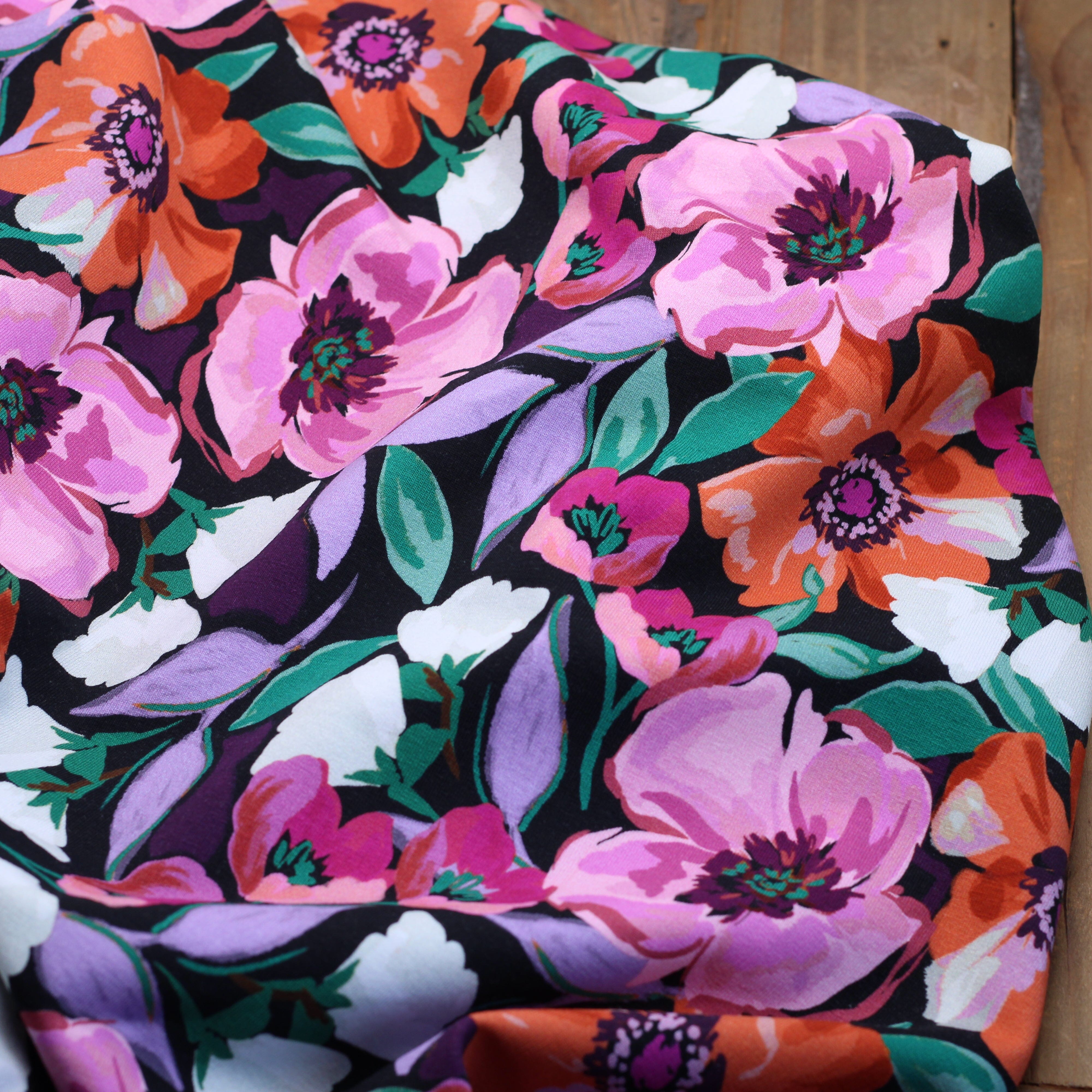 Tissu French Terry - BIG FLOWERS - Noir (Vendu x10cm) Tissus POPPY Designed For You | Gaspard et Léonie Tissus en ligne et Mercerie à Toulouse