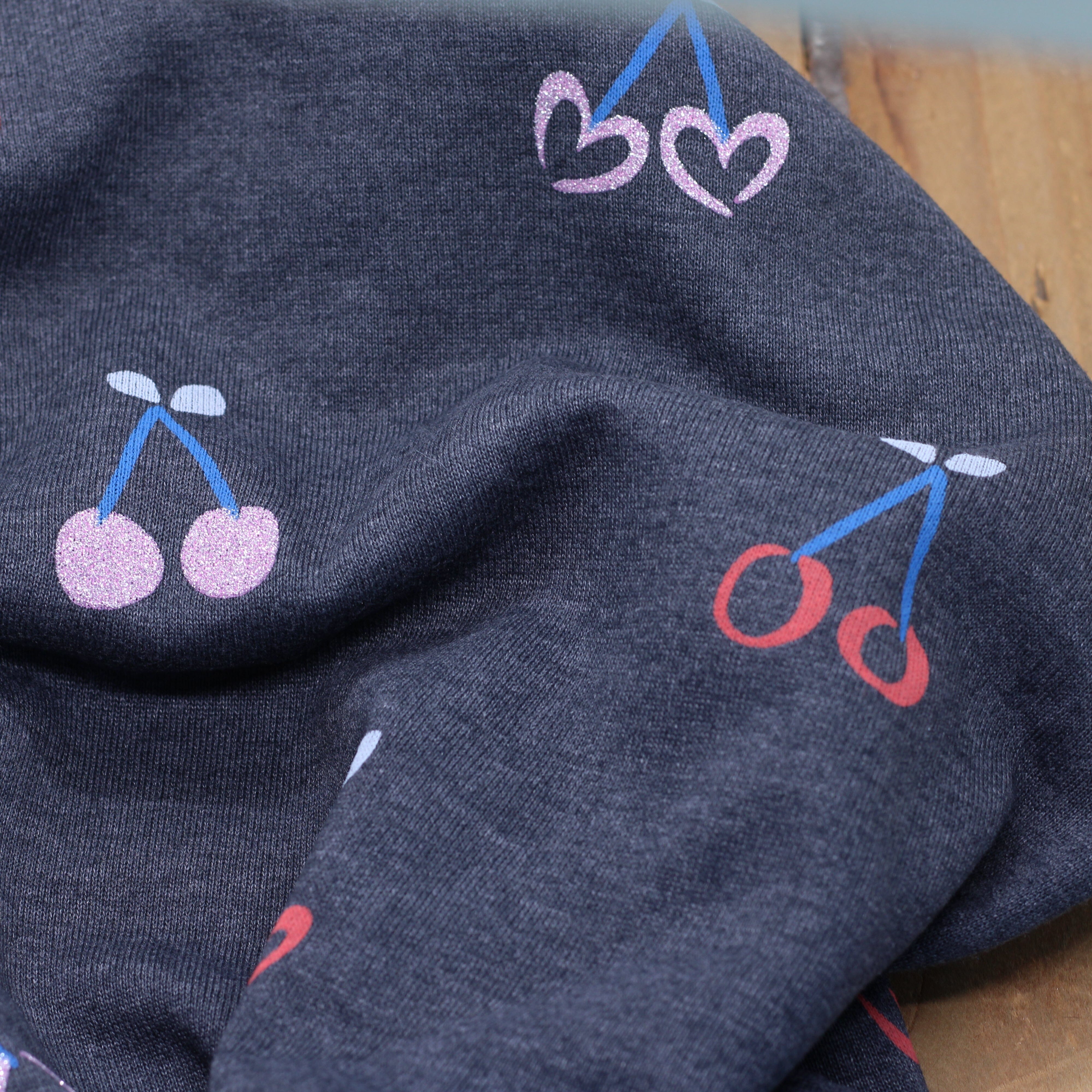 Tissu French terry - CHERRIE HEART Glitter - Gris foncé chiné (Vendu x10cm) Tissus POPPY Designed For You | Gaspard et Léonie Tissus en ligne et Mercerie à Toulouse