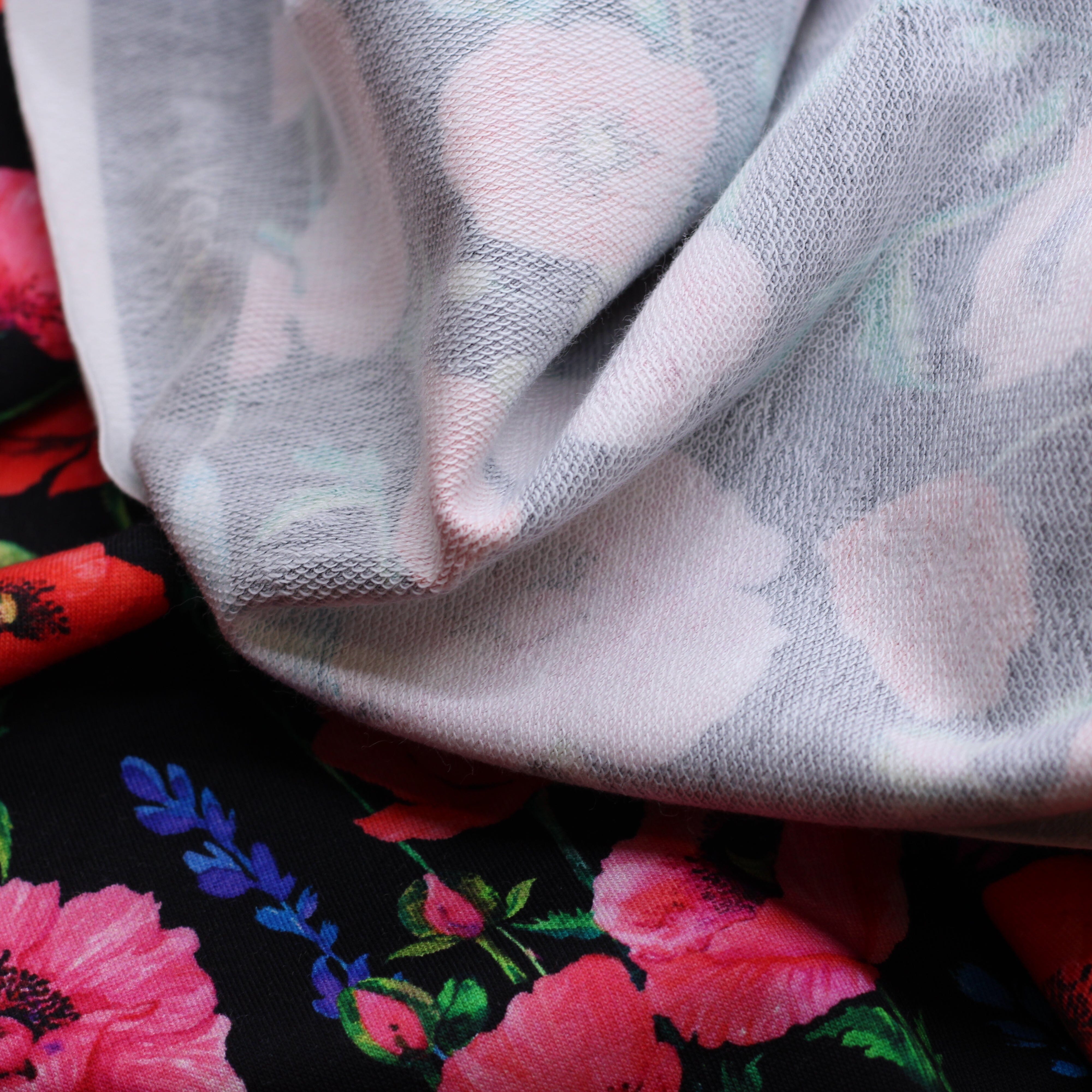 Tissu French Terry - COQUELICOTS - Noir (Vendu x10cm) Tissus POPPY Designed For You | Gaspard et Léonie Tissus en ligne et Mercerie à Toulouse