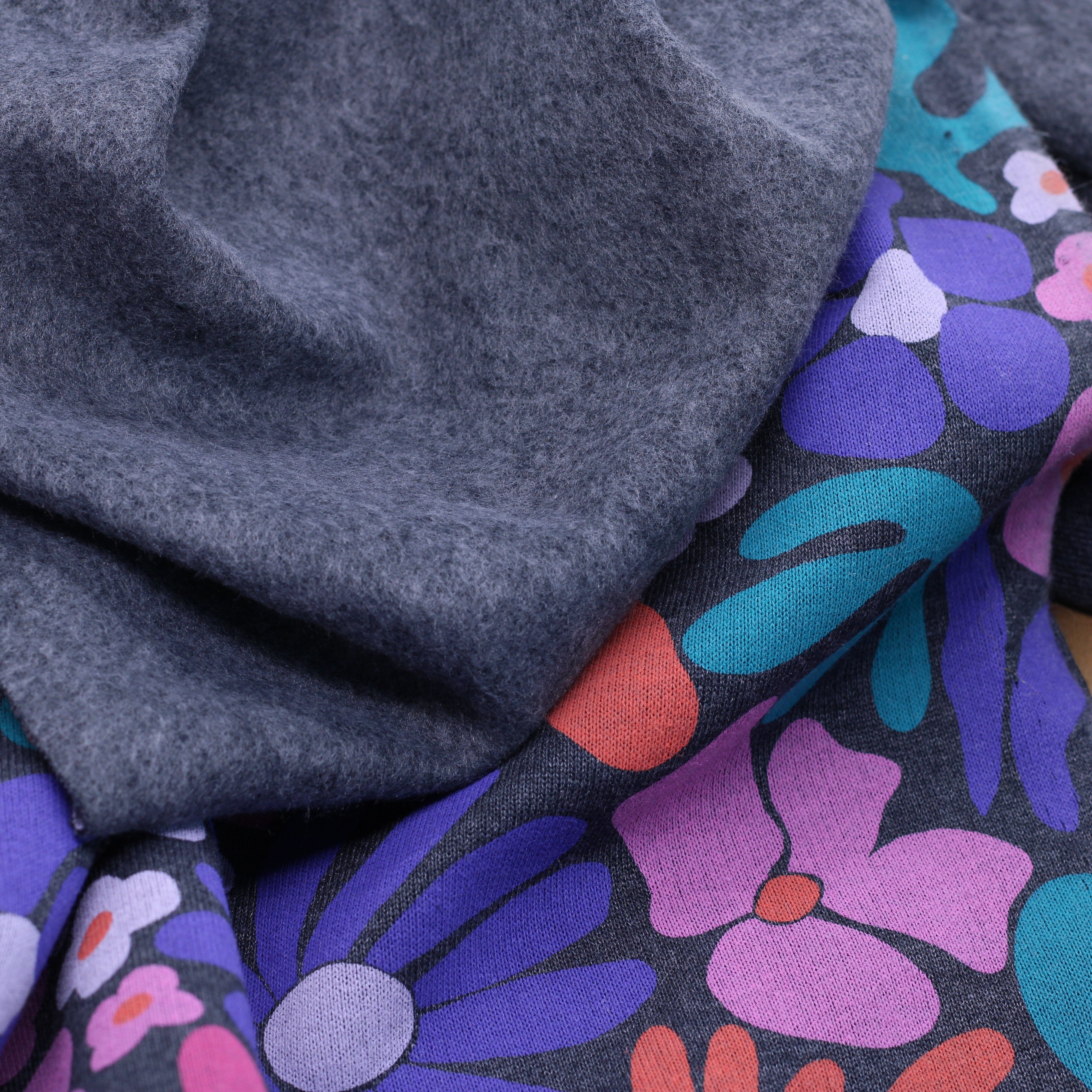Tissu French terry - FOLK FLOWERS - Gris foncé chiné (Vendu x10cm) Tissus POPPY Designed For You | Gaspard et Léonie Tissus en ligne et Mercerie à Toulouse