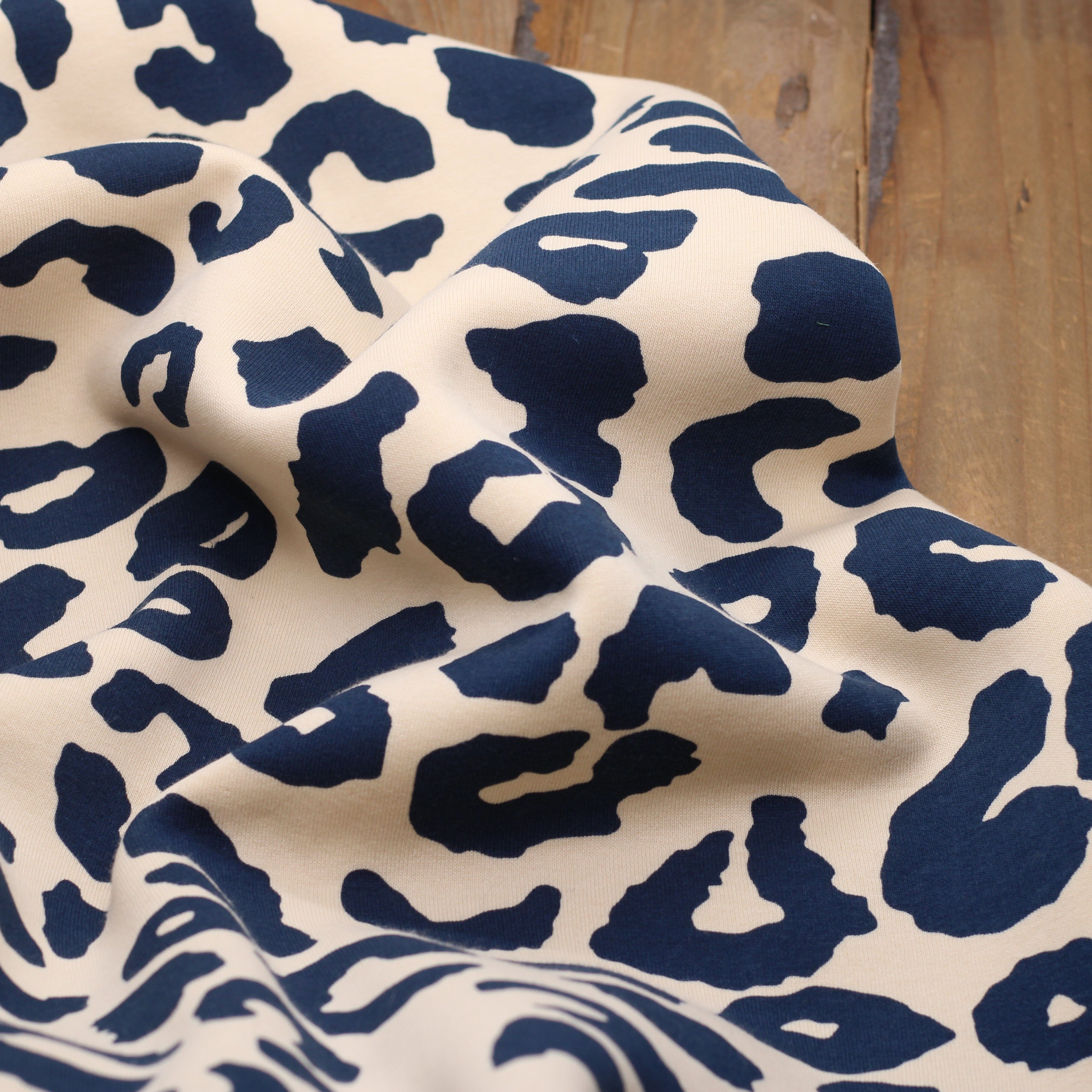 Tissu French Terry Gratté BIO - LEOPOARD - Marine / Ecru Vendu x10cm) Tissus Sélection Gaspard & Léonie | Gaspard et Léonie Tissus en ligne et Mercerie à Toulouse