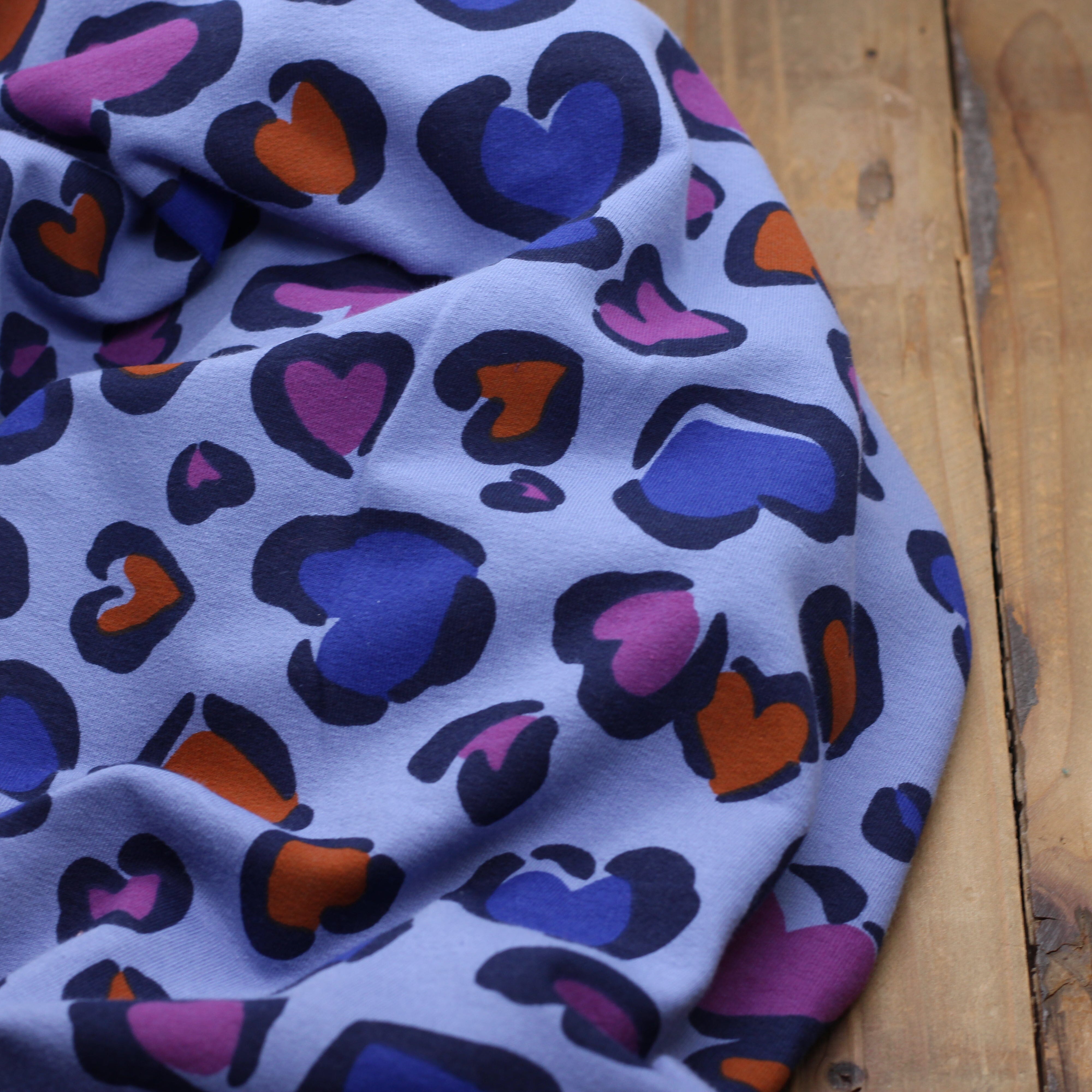 Tissu French Terry - HEARTS LEOPARD - Bleu (Vendu x10cm) Tissus POPPY Designed For You | Gaspard et Léonie Tissus en ligne et Mercerie à Toulouse