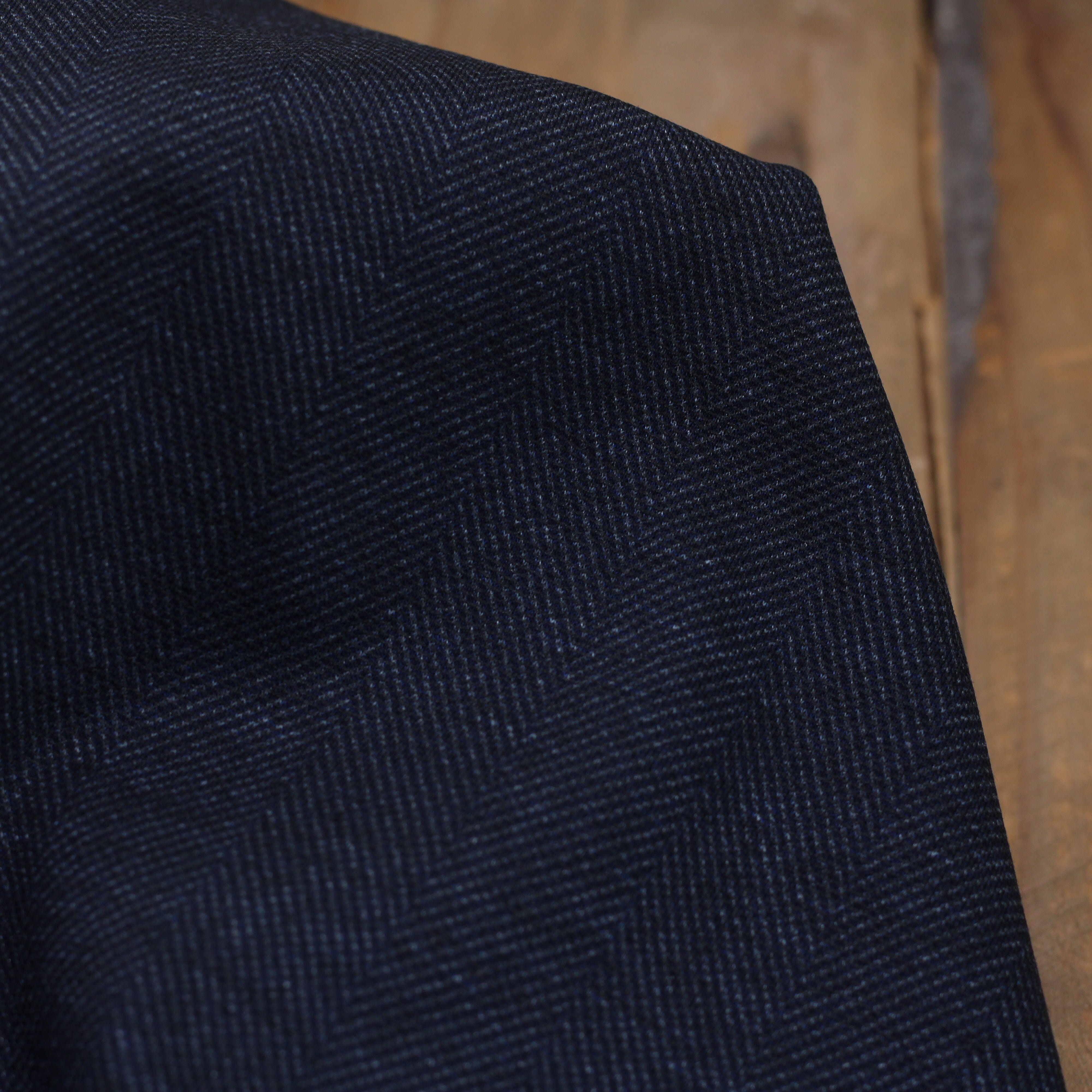 Tissu Herringbone Stretch - Marine foncé (vendu x10cm) Tissus Sélection Gaspard & Léonie | Gaspard et Léonie Tissus en ligne et Mercerie à Toulouse