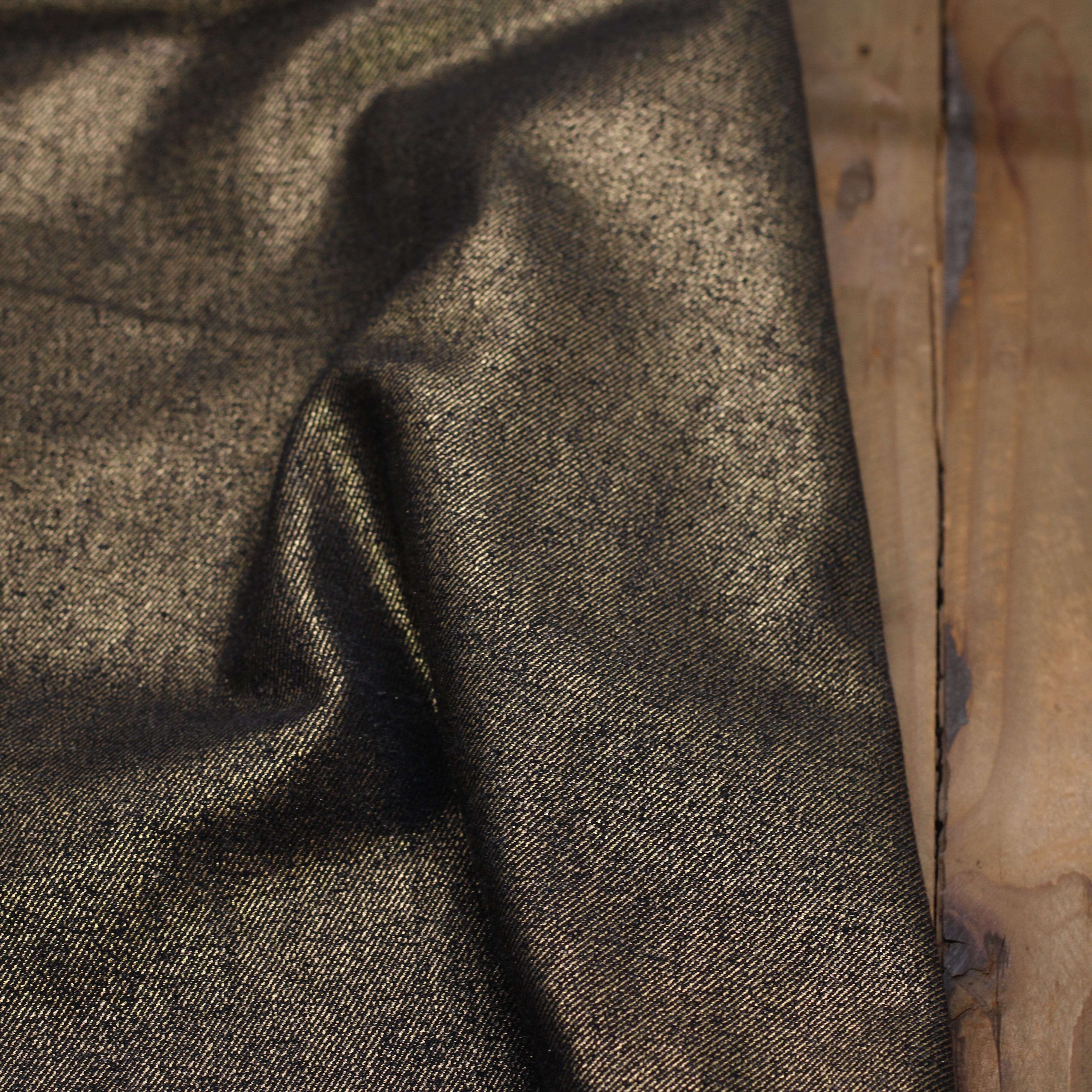 Tissu Jean 11 oz- Noir irisé Or Doré (Vendu x10cm) Tissus Sélection Gaspard & Léonie | Gaspard et Léonie Tissus en ligne et Mercerie à Toulouse