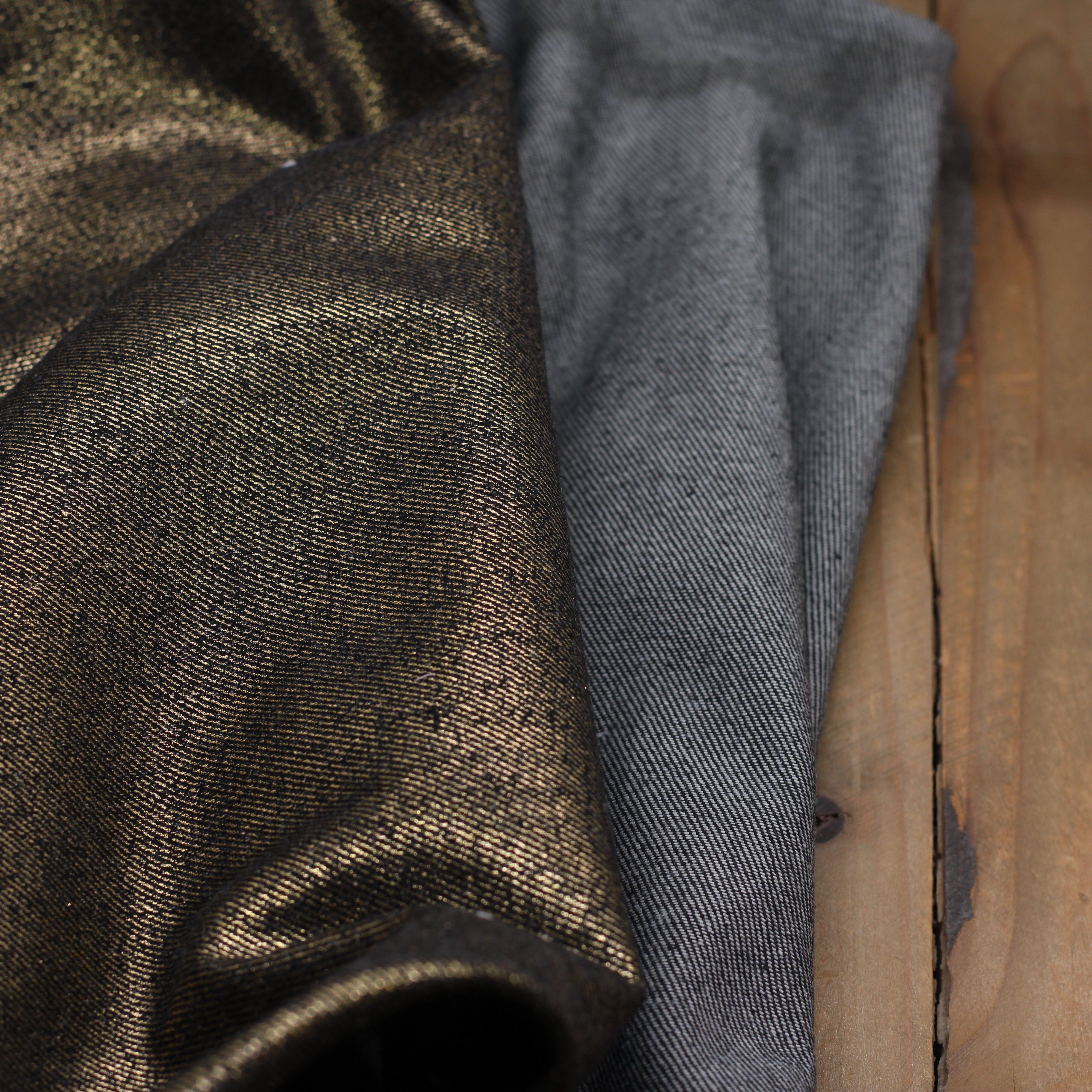 Tissu Jean 11 oz- Noir irisé Or Doré (Vendu x10cm) Tissus Sélection Gaspard & Léonie | Gaspard et Léonie Tissus en ligne et Mercerie à Toulouse