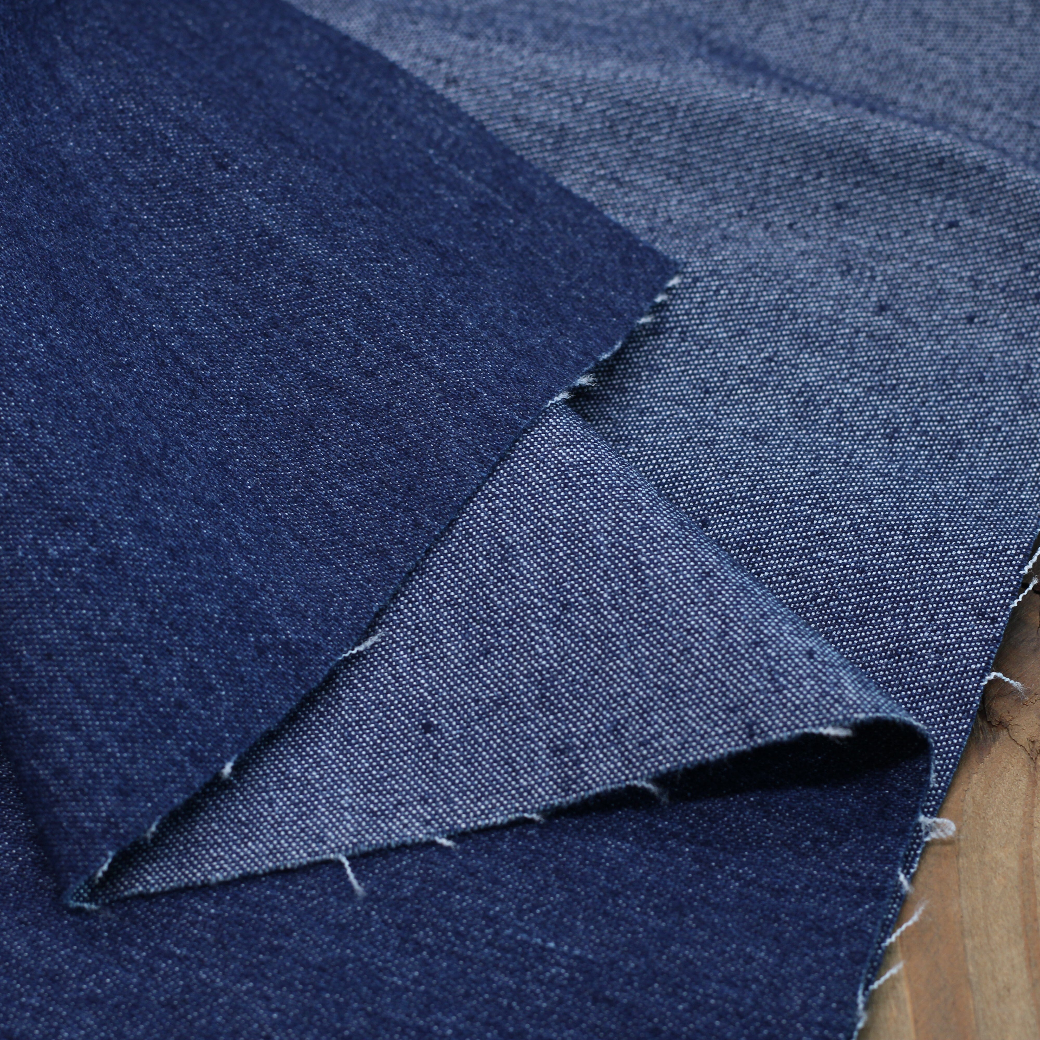 Tissu Jean denim Stretch- Bleu Brut (Vendu x10cm) Tissus Sélection Gaspard & Léonie | Gaspard et Léonie Tissus en ligne et Mercerie à Toulouse