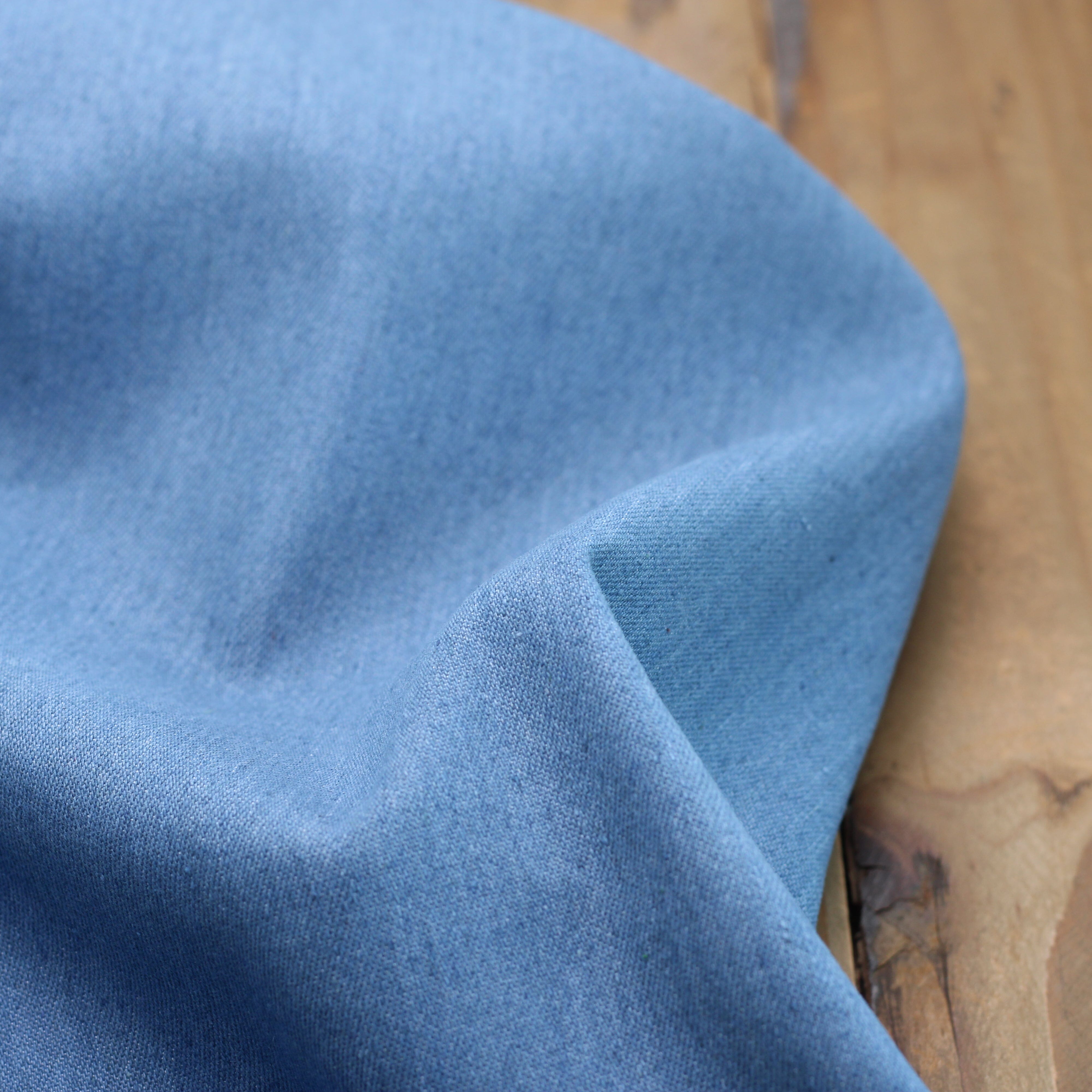 Tissu Jean Denim Stretch- Bleu Clair (Vendu x10cm) Tissus Sélection Gaspard & Léonie | Gaspard et Léonie Tissus en ligne et Mercerie à Toulouse