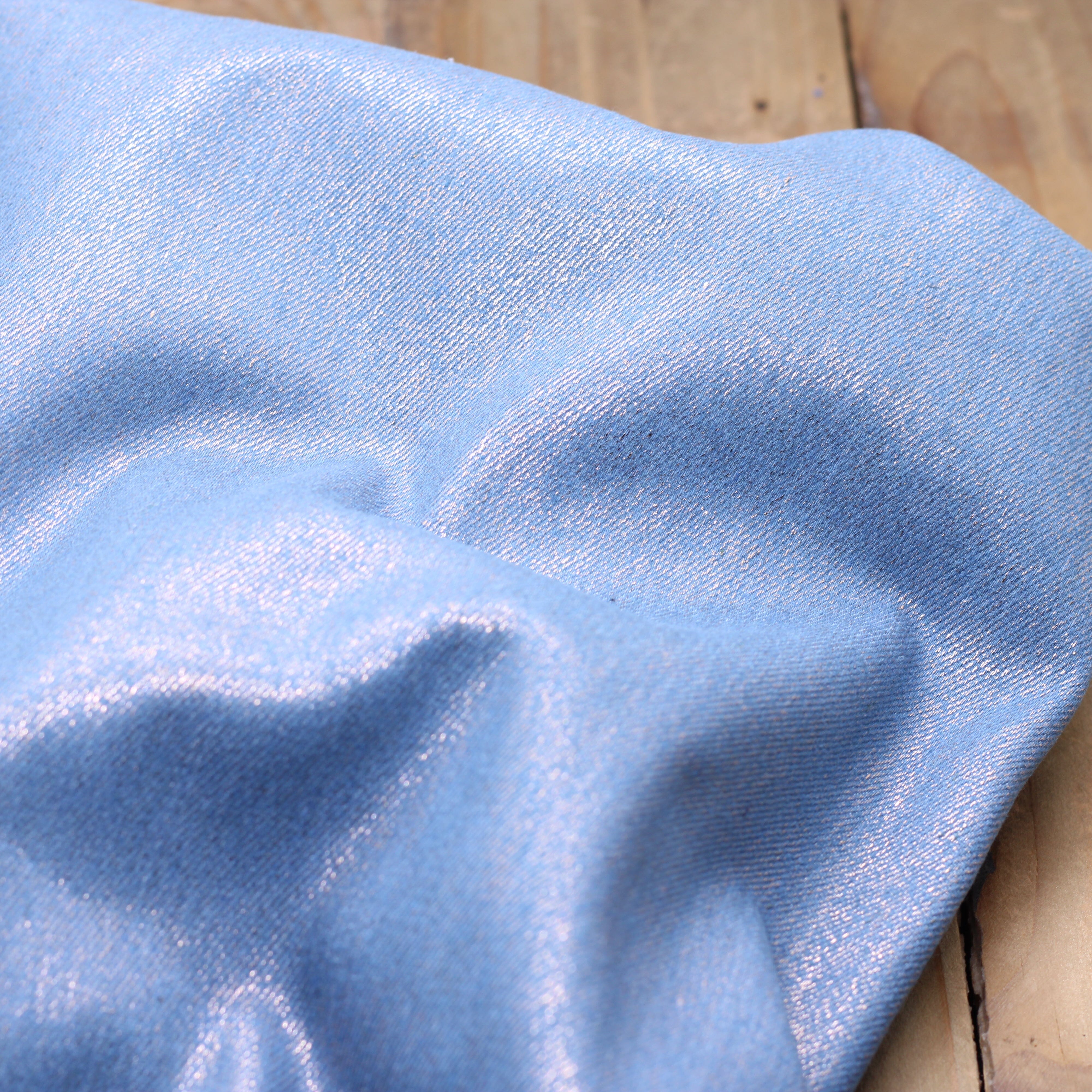 Tissu Jean Stretch- Bleu moyen irisé Argent (Vendu x10cm) Tissus Sélection Gaspard & Léonie | Gaspard et Léonie Tissus en ligne et Mercerie à Toulouse