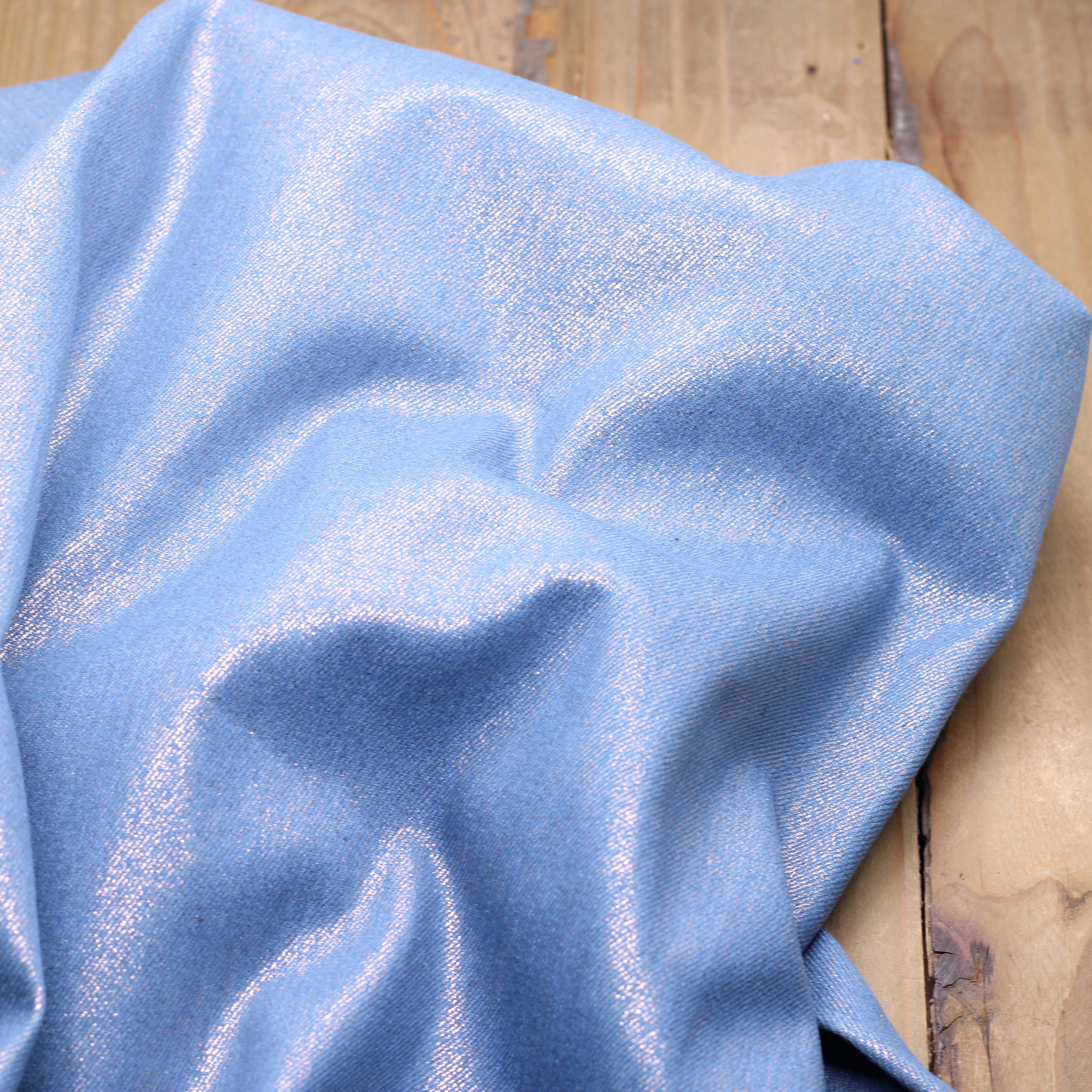 Tissu Jean Stretch- Bleu moyen irisé Argent (Vendu x10cm) Tissus Sélection Gaspard & Léonie | Gaspard et Léonie Tissus en ligne et Mercerie à Toulouse