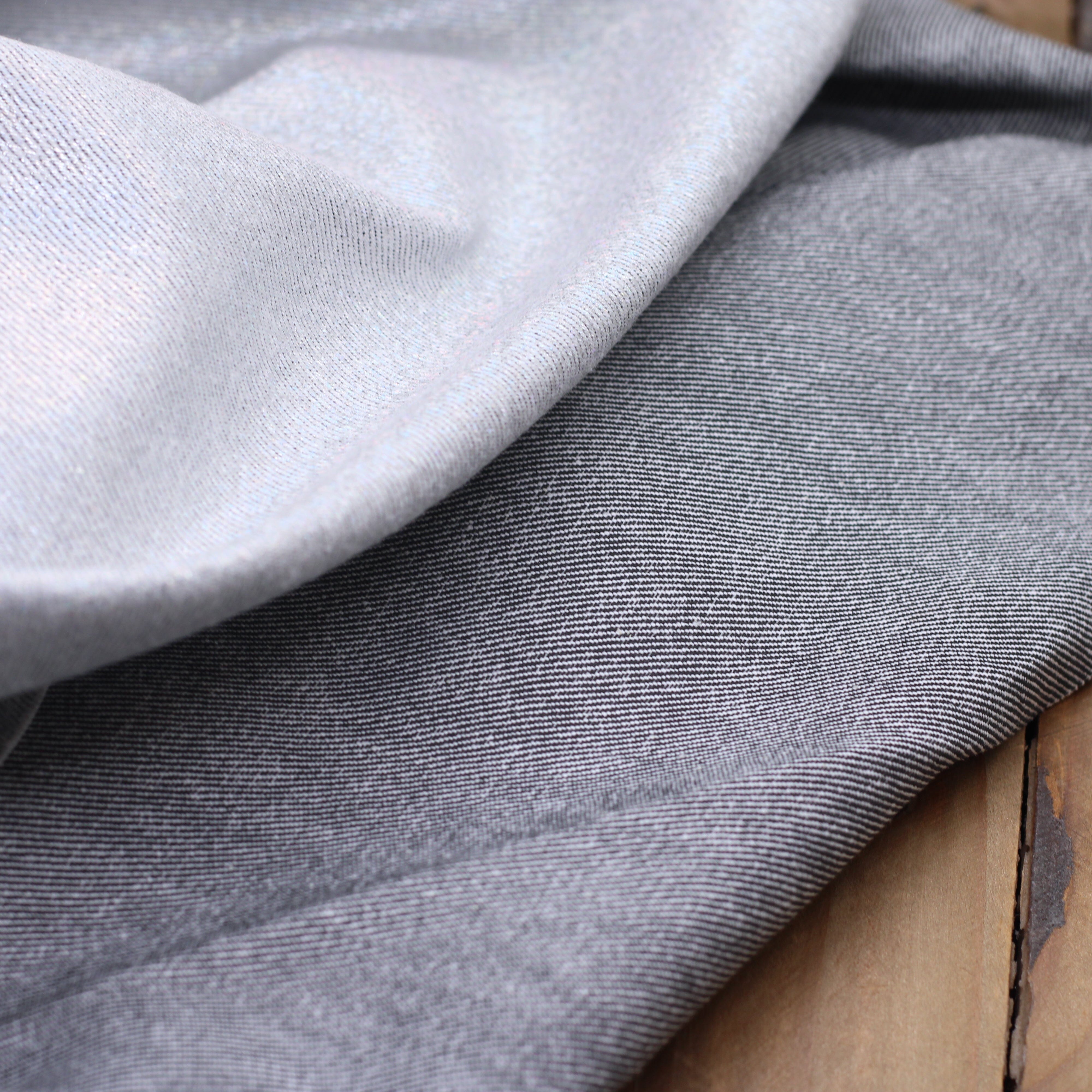 Tissu Jean Stretch irisé 9oz- Noir (Vendu x10cm) Tissus Sélection Gaspard & Léonie | Gaspard et Léonie Tissus en ligne et Mercerie à Toulouse