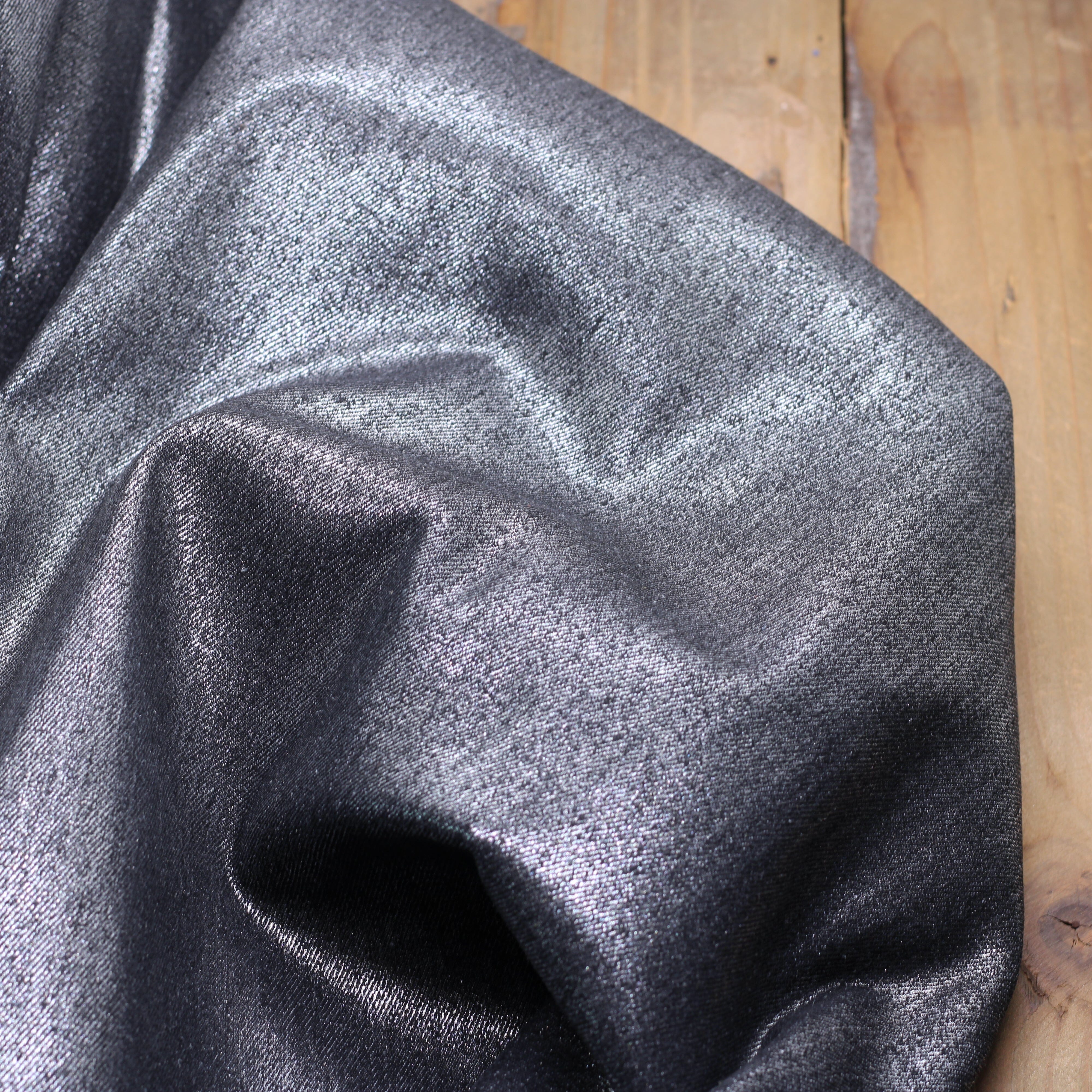 Tissu Jean Stretch- Noir irisé argent (Vendu x10cm) Tissus Sélection Gaspard & Léonie | Gaspard et Léonie Tissus en ligne et Mercerie à Toulouse