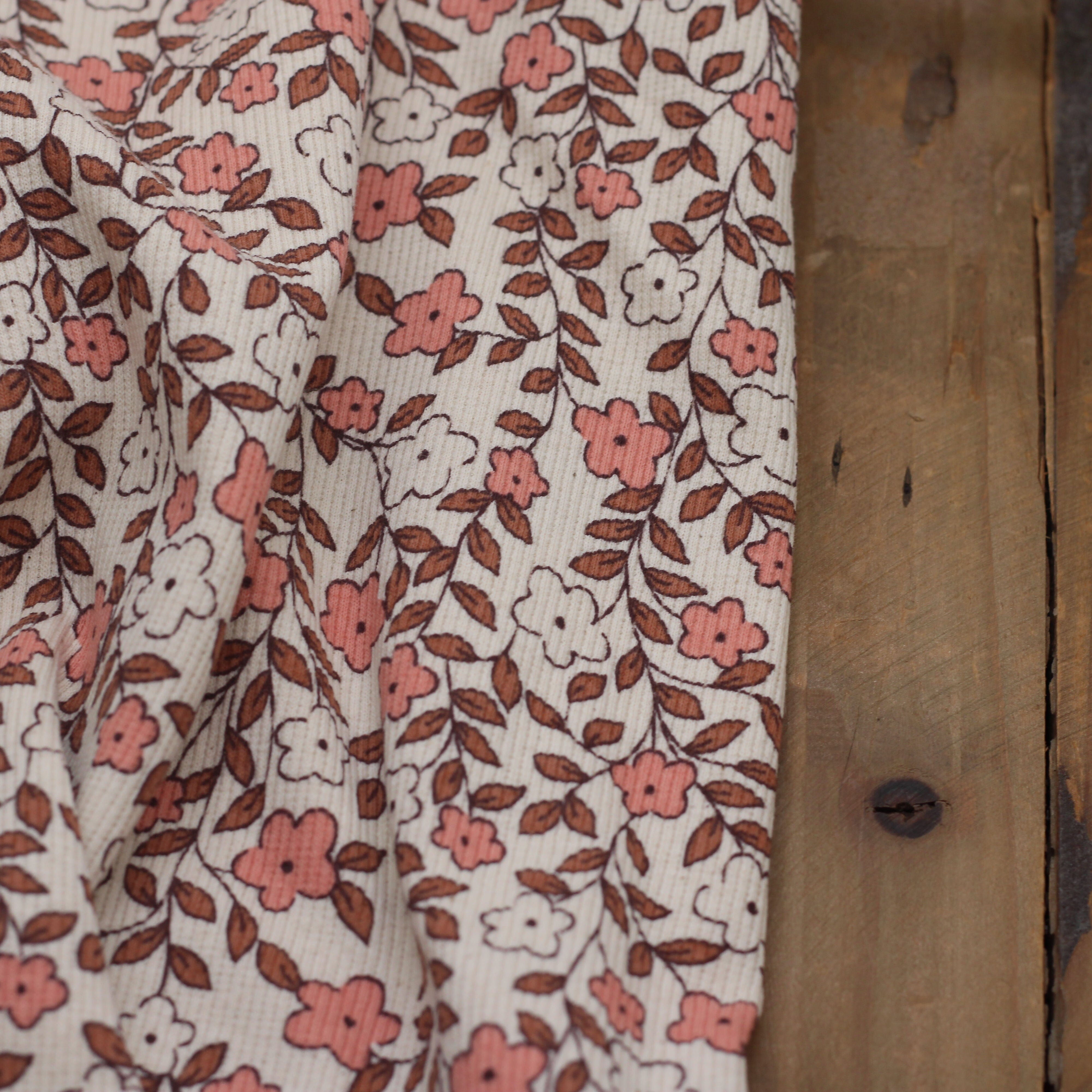 Tissu Jersey cotelé de coton BIO Fleuri - CLOTHILDE - Ecru - POPPY DESIGNED (Vendu x10cm) Tissus POPPY Designed For You | Gaspard et Léonie Tissus en ligne et Mercerie à Toulouse