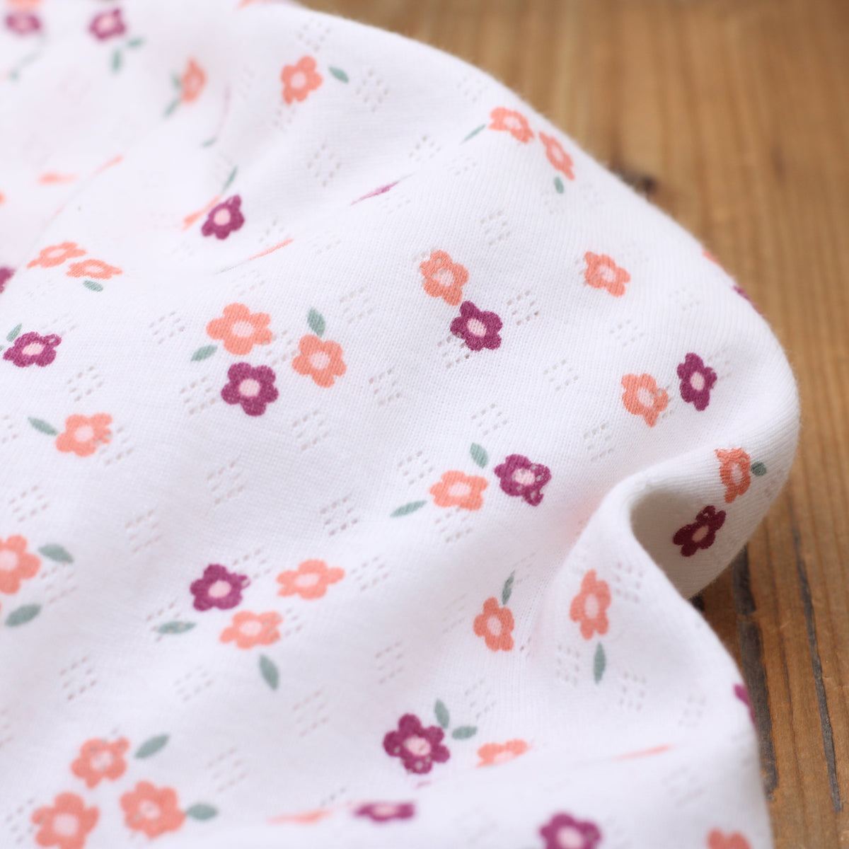 Tissu Jersey de coton Ajouré - FLEURS - Blanc cassé - POPPY DESIGNED FOR YOU (Vendu x10cm) Tissus POPPY Designed For You | Gaspard et Léonie Tissus en ligne et Mercerie à Toulouse