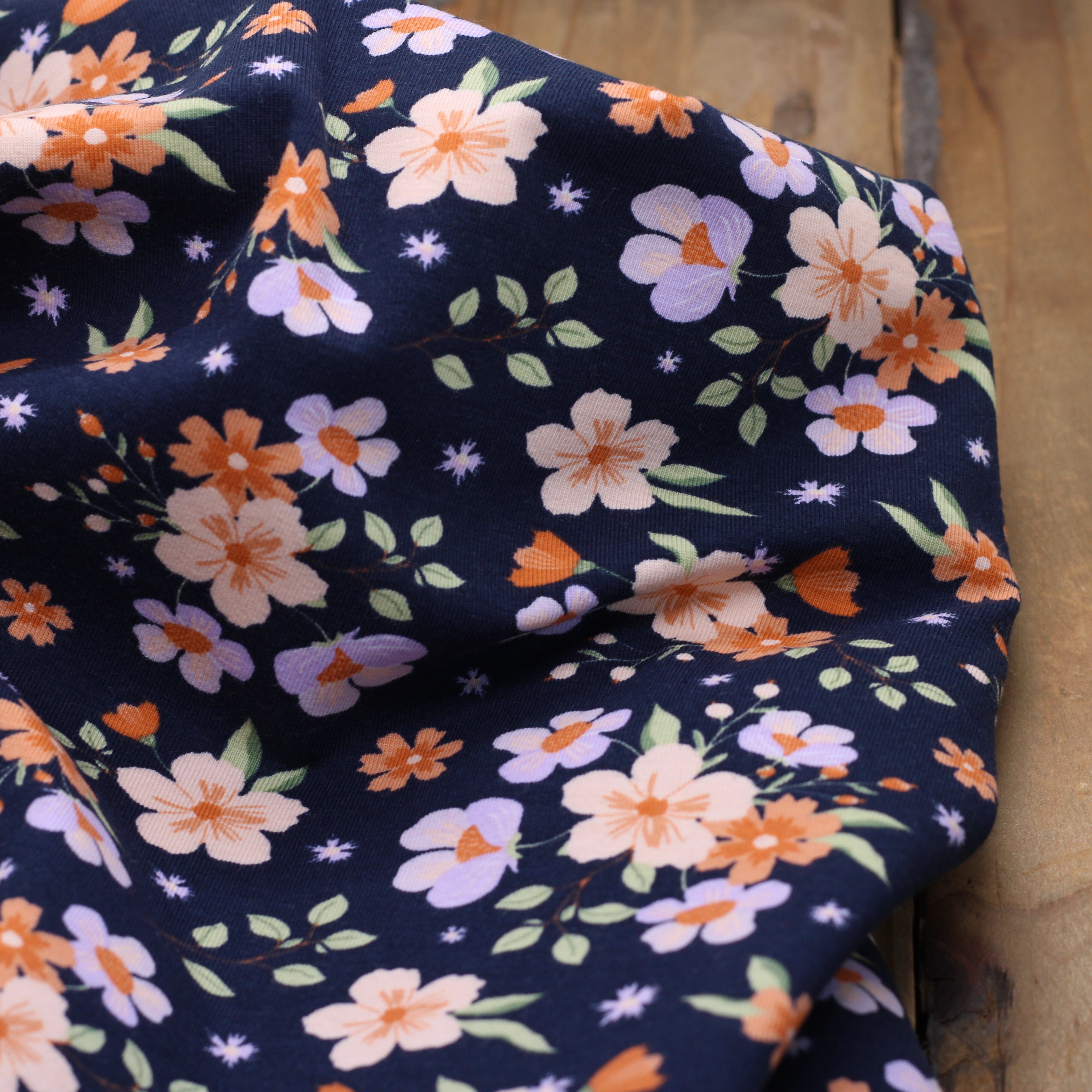 Tissu Jersey de coton BIO Fleuri - AUTUMN FLOWER - Bleu Marine - POPPY DESIGNED (Vendu x10cm) Tissus POPPY Designed For You | Gaspard et Léonie Tissus en ligne et Mercerie à Toulouse