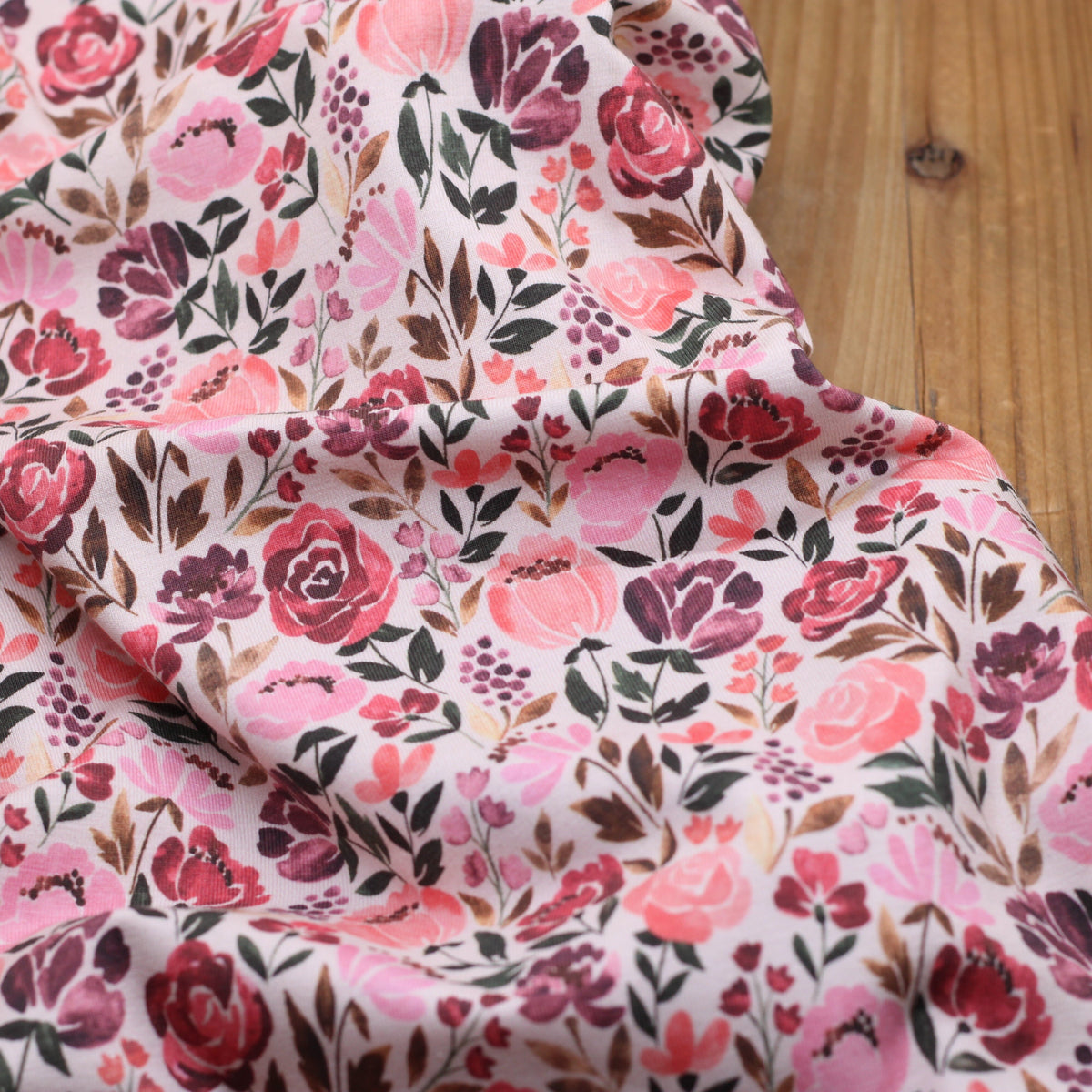 Tissu Jersey de coton BIO - PINK FLOWERS - Blanc - POPPY DESIGNED (Vendu x10cm) Tissus POPPY Designed For You | Gaspard et Léonie Tissus en ligne et Mercerie à Toulouse
