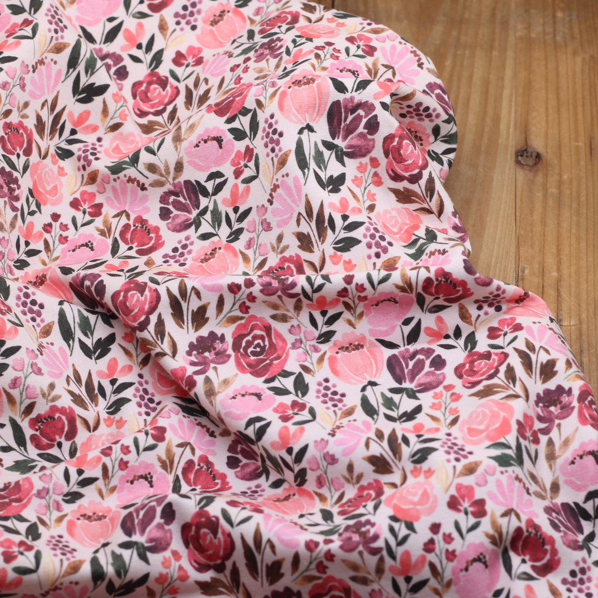 Tissu Jersey de coton BIO - PINK FLOWERS - Blanc - POPPY DESIGNED (Vendu x10cm) Tissus POPPY Designed For You | Gaspard et Léonie Tissus en ligne et Mercerie à Toulouse