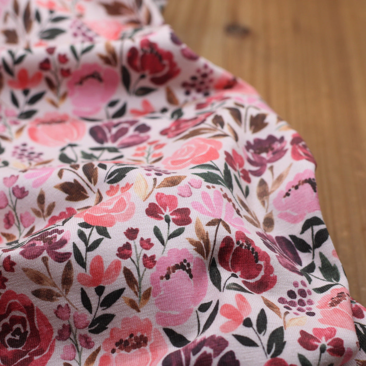 Tissu Jersey de coton BIO - PINK FLOWERS - Blanc - POPPY DESIGNED (Vendu x10cm) Tissus POPPY Designed For You | Gaspard et Léonie Tissus en ligne et Mercerie à Toulouse