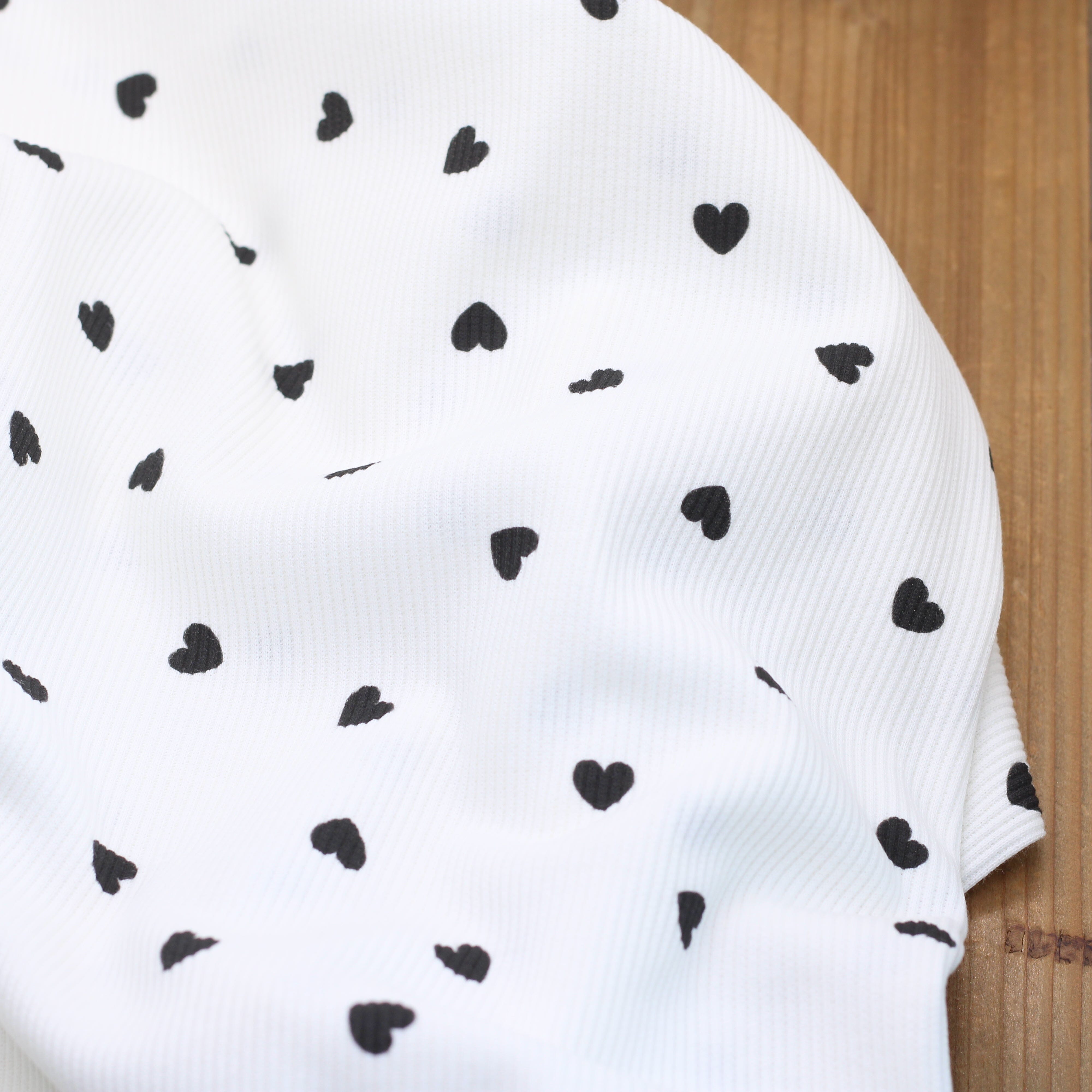 Tissu Jersey de coton côtelé - COEURS NOIRS - Ecru (Vendu x10cm) Tissus Sélection Gaspard & Léonie | Gaspard et Léonie Tissus en ligne et Mercerie à Toulouse
