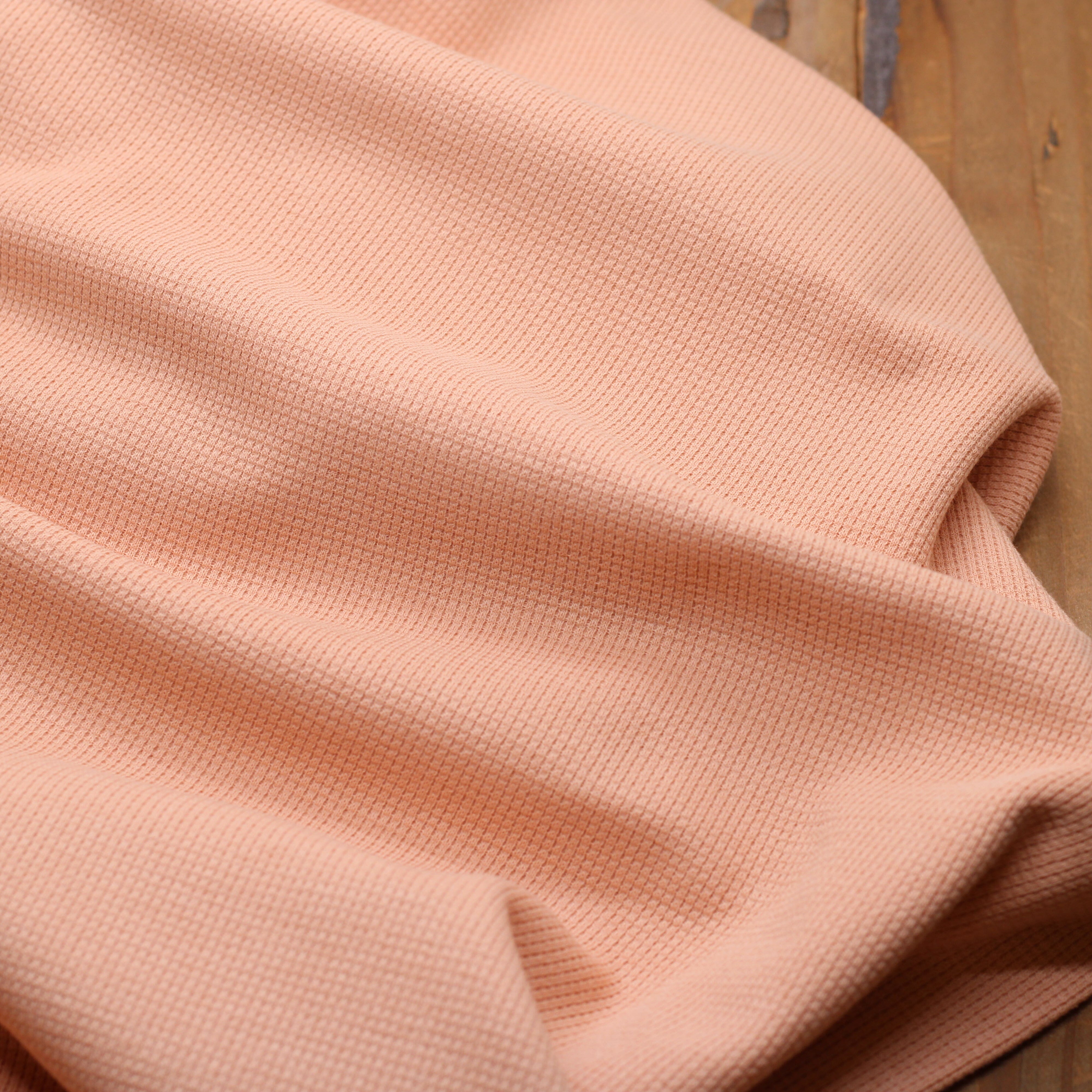 Tissu Jersey de coton gaufré - Saumon (Vendu x10cm) Tissus Sélection Gaspard & Léonie | Gaspard et Léonie Tissus en ligne et Mercerie à Toulouse