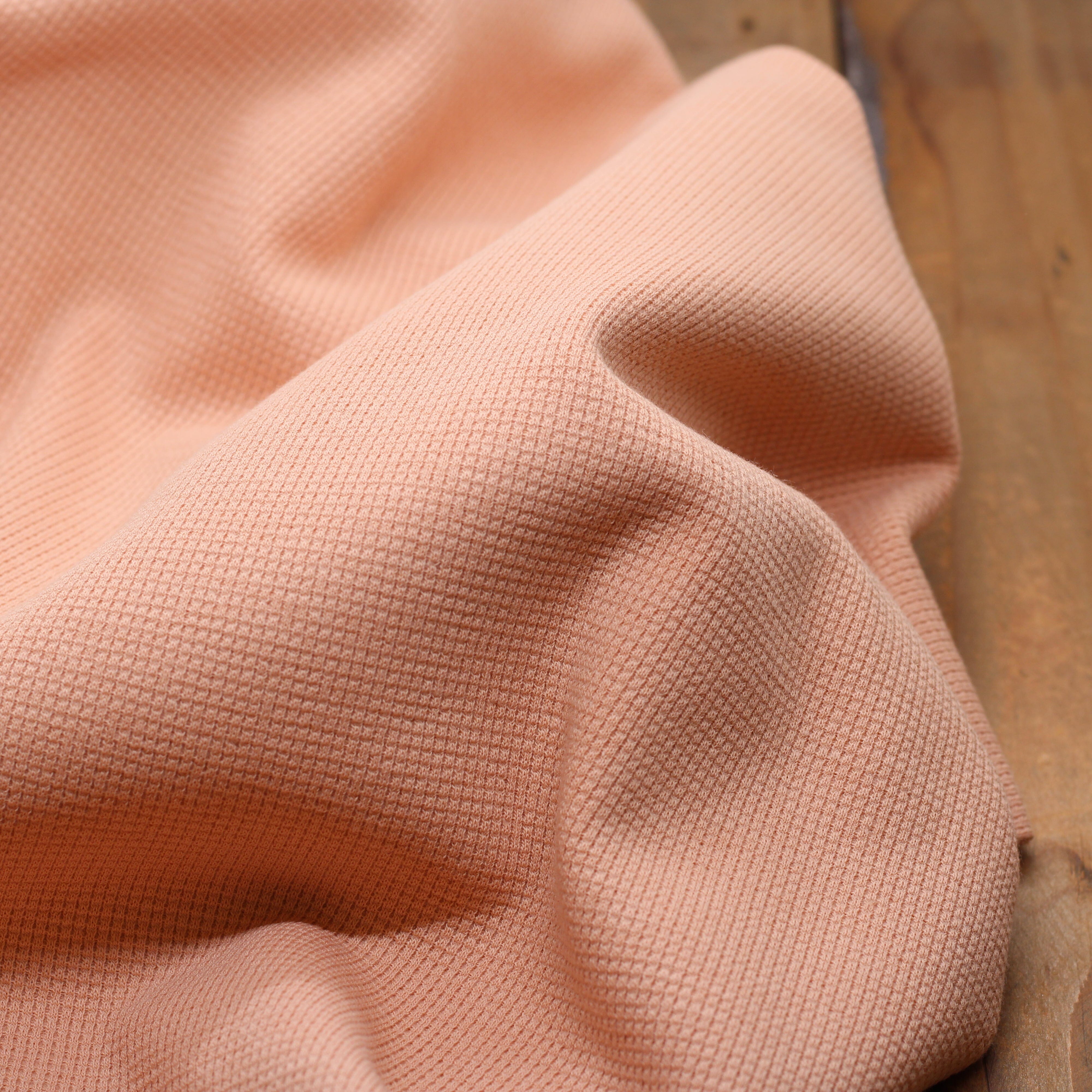 Tissu Jersey de coton gaufré - Saumon (Vendu x10cm) Tissus Sélection Gaspard & Léonie | Gaspard et Léonie Tissus en ligne et Mercerie à Toulouse