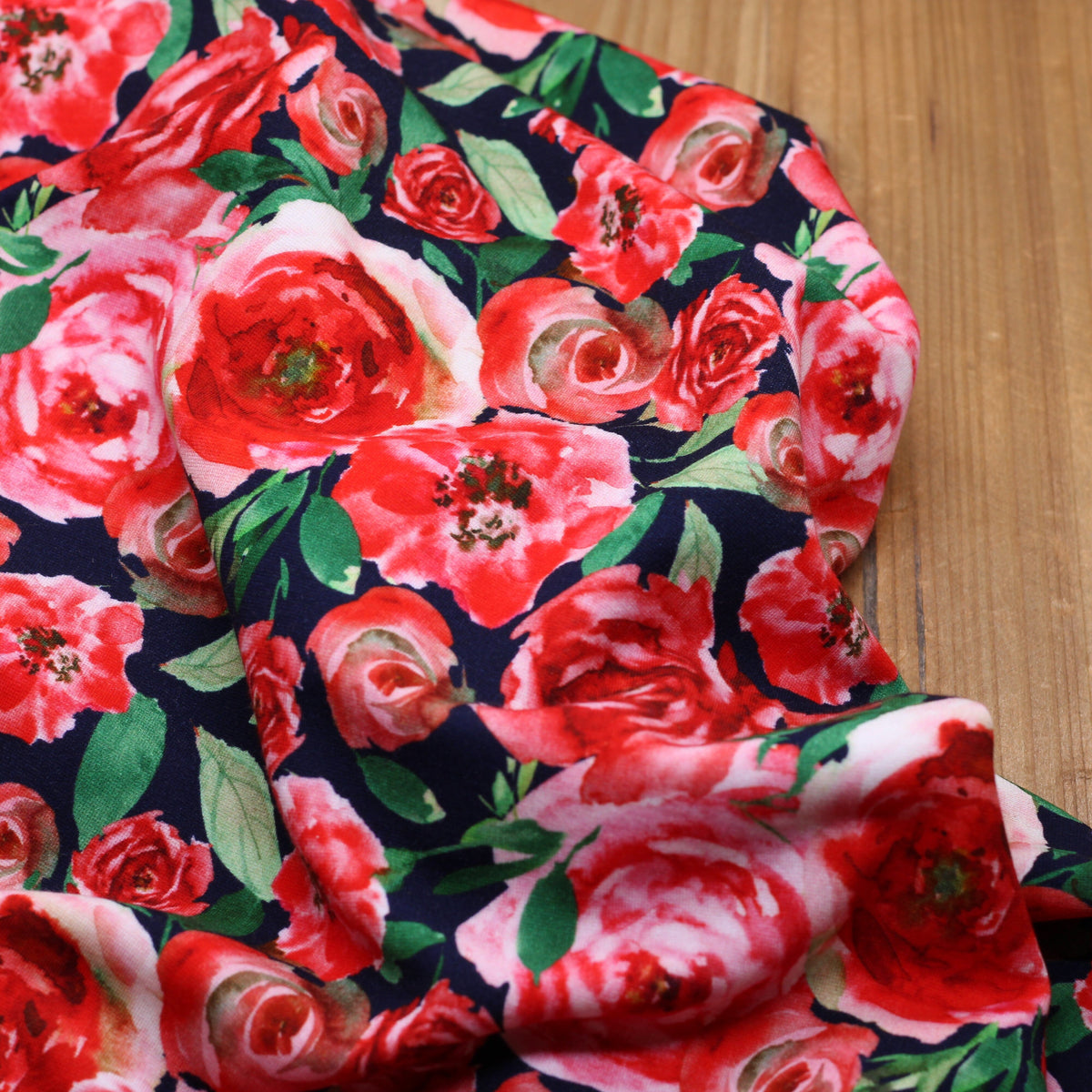 Tissu jersey de viscose CHERI FLOWERS - Noir (Vendu x10cm) Tissus Sélection Gaspard & Léonie | Gaspard et Léonie Tissus en ligne et Mercerie à Toulouse