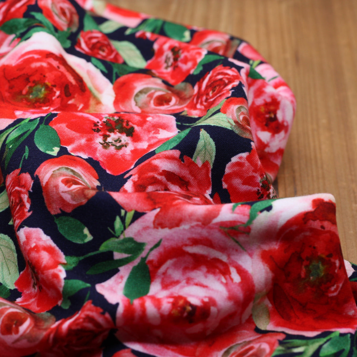 Tissu jersey de viscose CHERI FLOWERS - Noir (Vendu x10cm) Tissus Sélection Gaspard & Léonie | Gaspard et Léonie Tissus en ligne et Mercerie à Toulouse