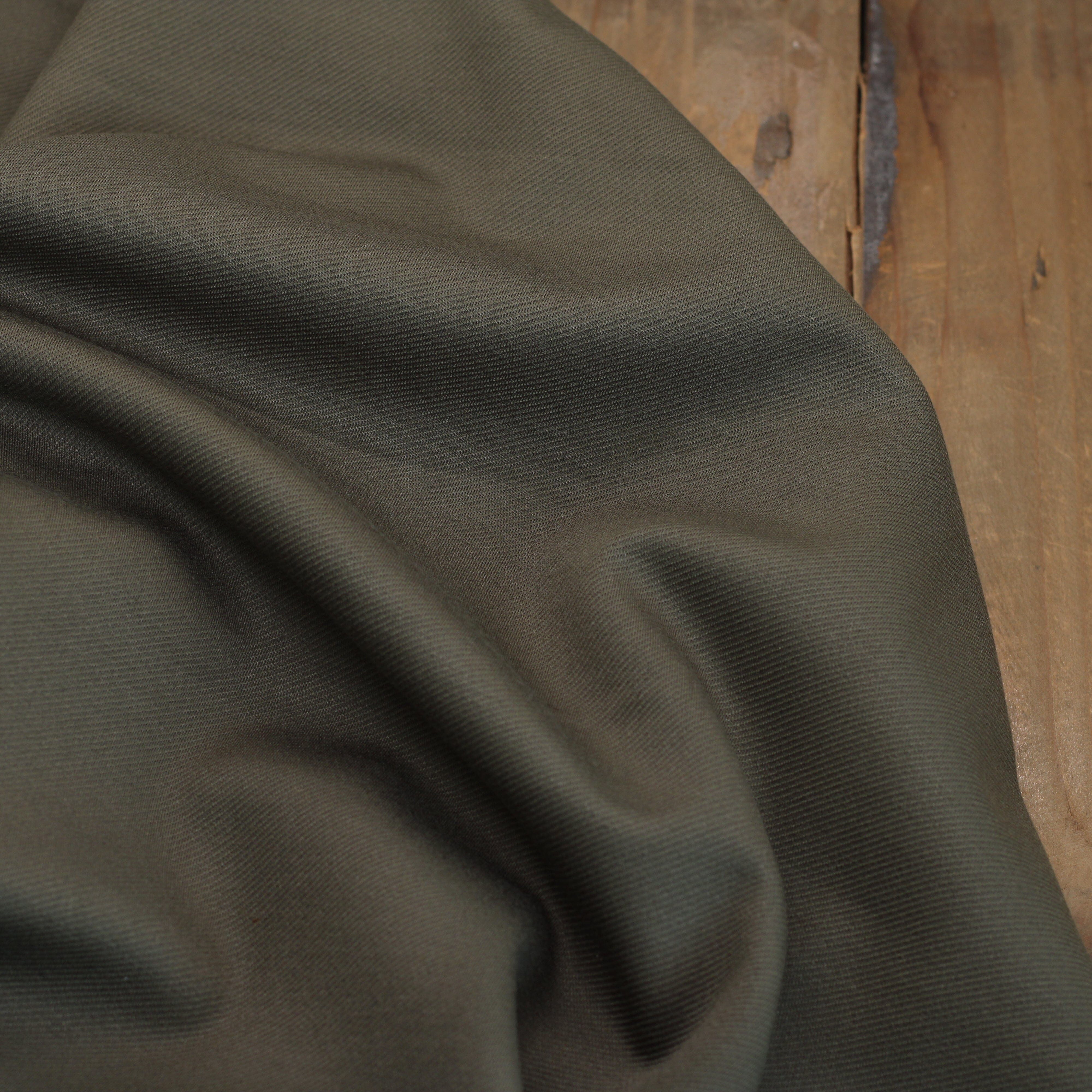 Tissu Jersey Milano Twill uni - Kaki (Vendu x10cm) Tissus L'atelier de Gaspard et Léonie | Gaspard et Léonie Tissus en ligne et Mercerie à Toulouse