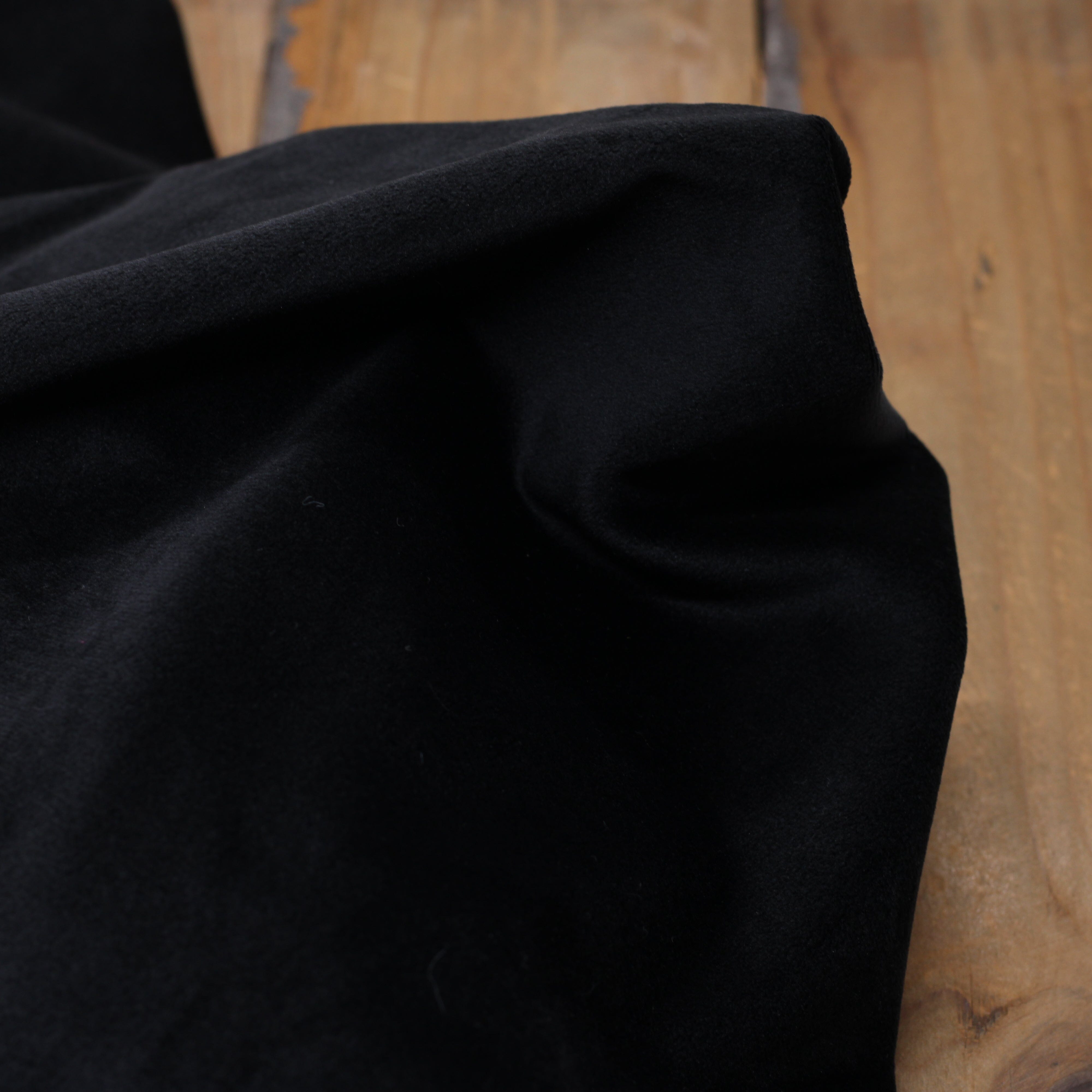 Tissu Jersey velours Ras - Noir (Vendu x10cm) Tissus Sélection Gaspard & Léonie | Gaspard et Léonie Tissus en ligne et Mercerie à Toulouse