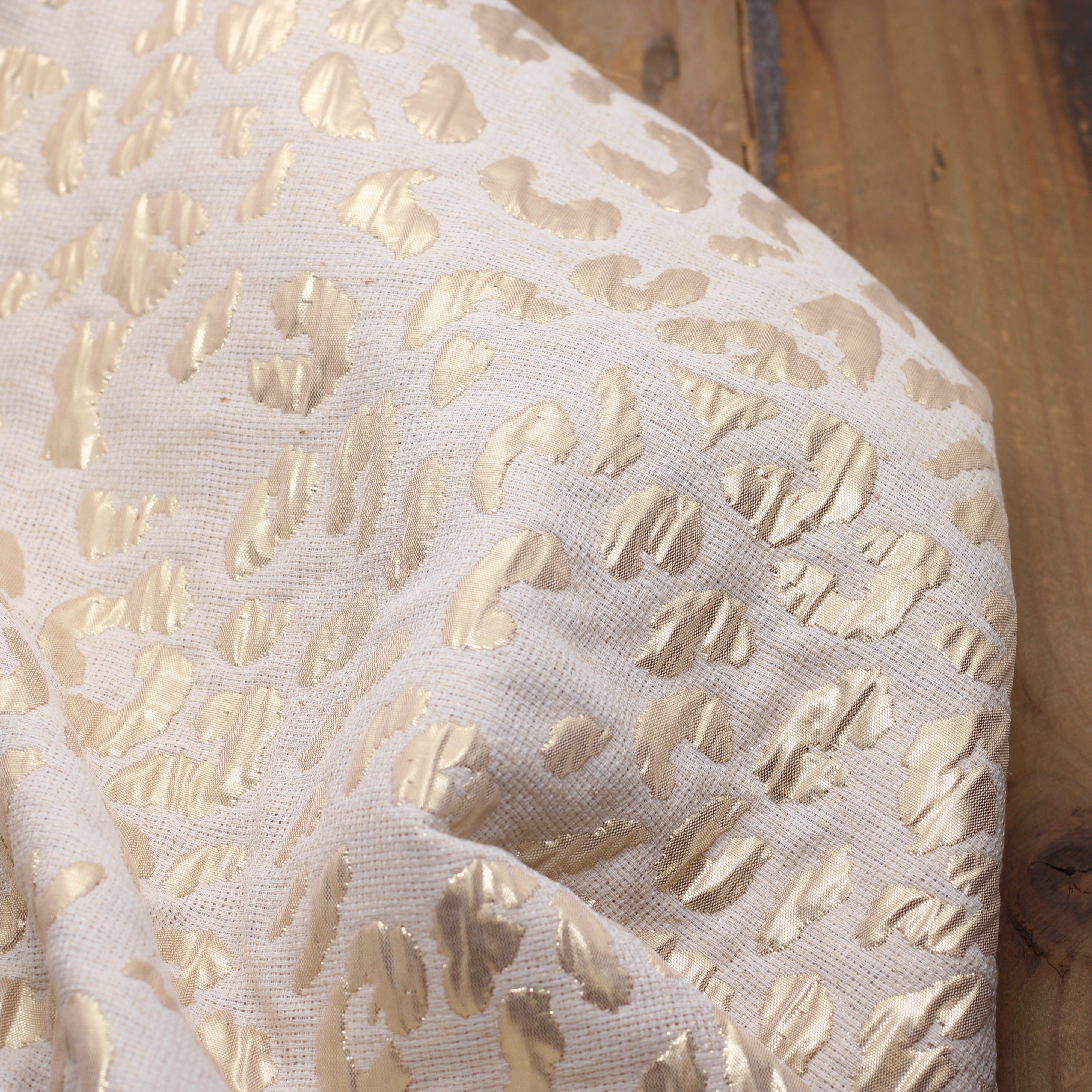 Tissu Lin Jacquard Brodé Lurex LEOPARD - Naturel/Or (Vendu x10cm) Tissus Sélection Gaspard & Léonie | Gaspard et Léonie Tissus en ligne et Mercerie à Toulouse